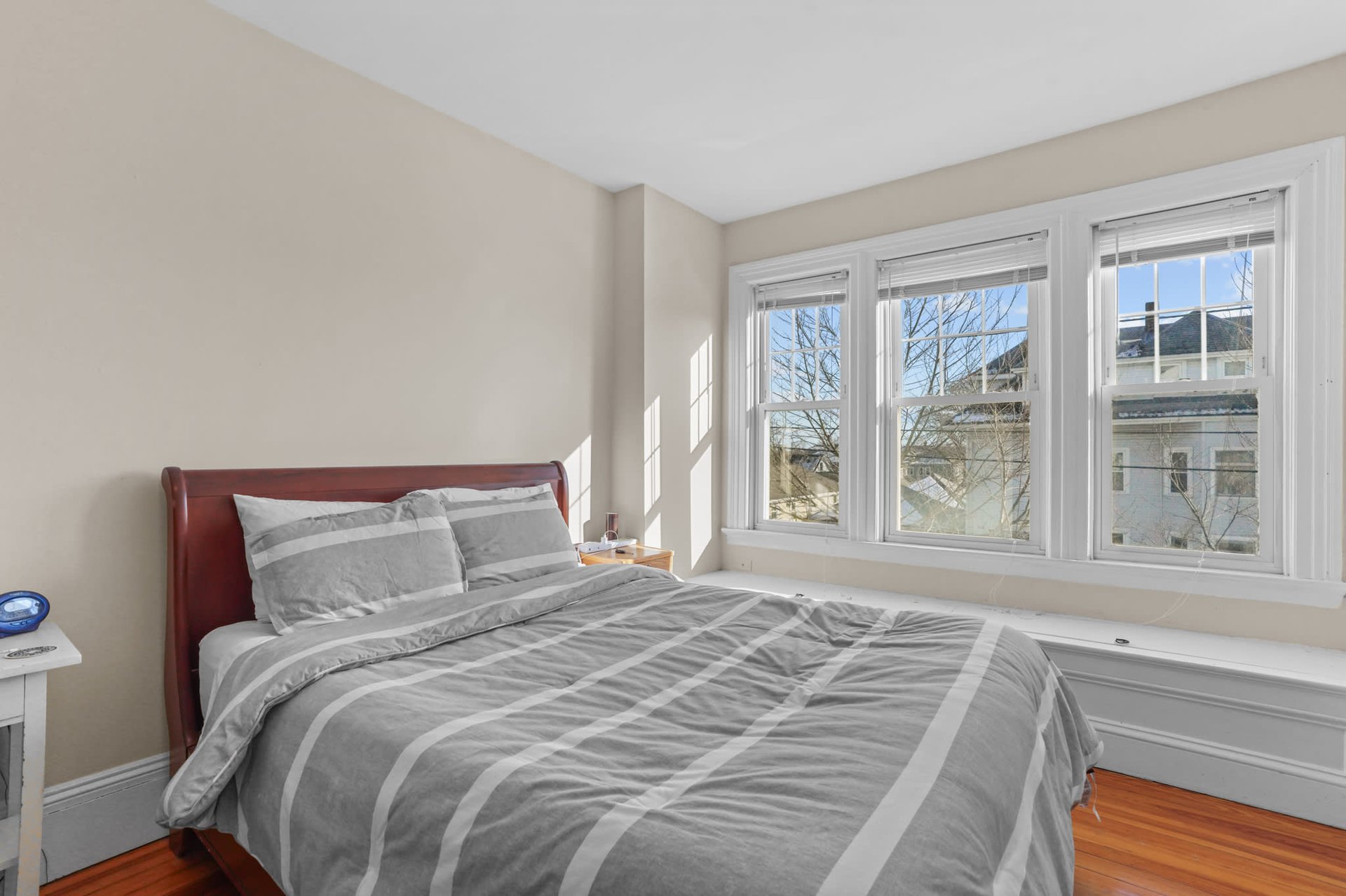 573 Academy Ave Unit 2 - Elmhurst