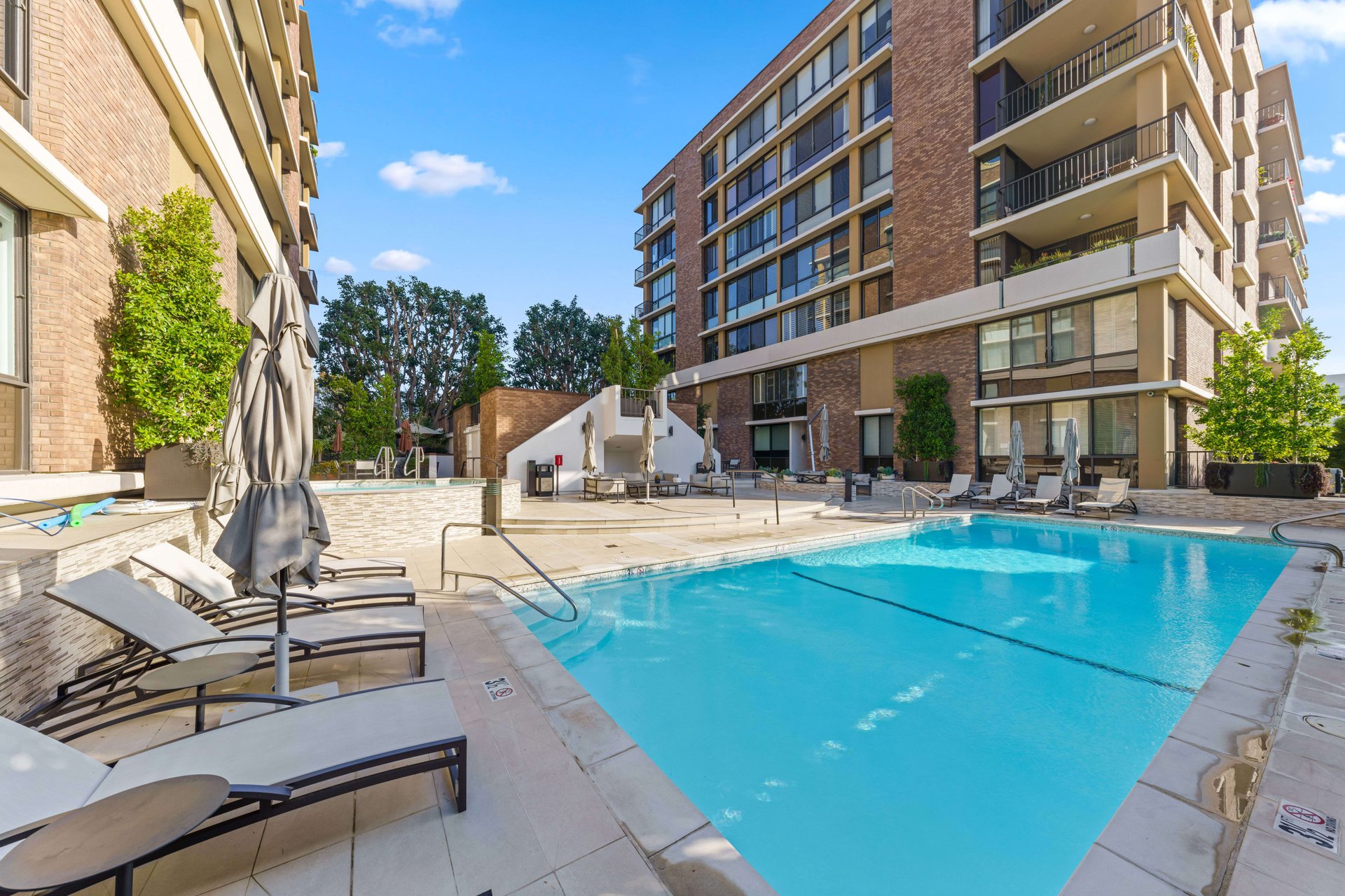 211 S Spalding Dr #N202, Beverly Hills