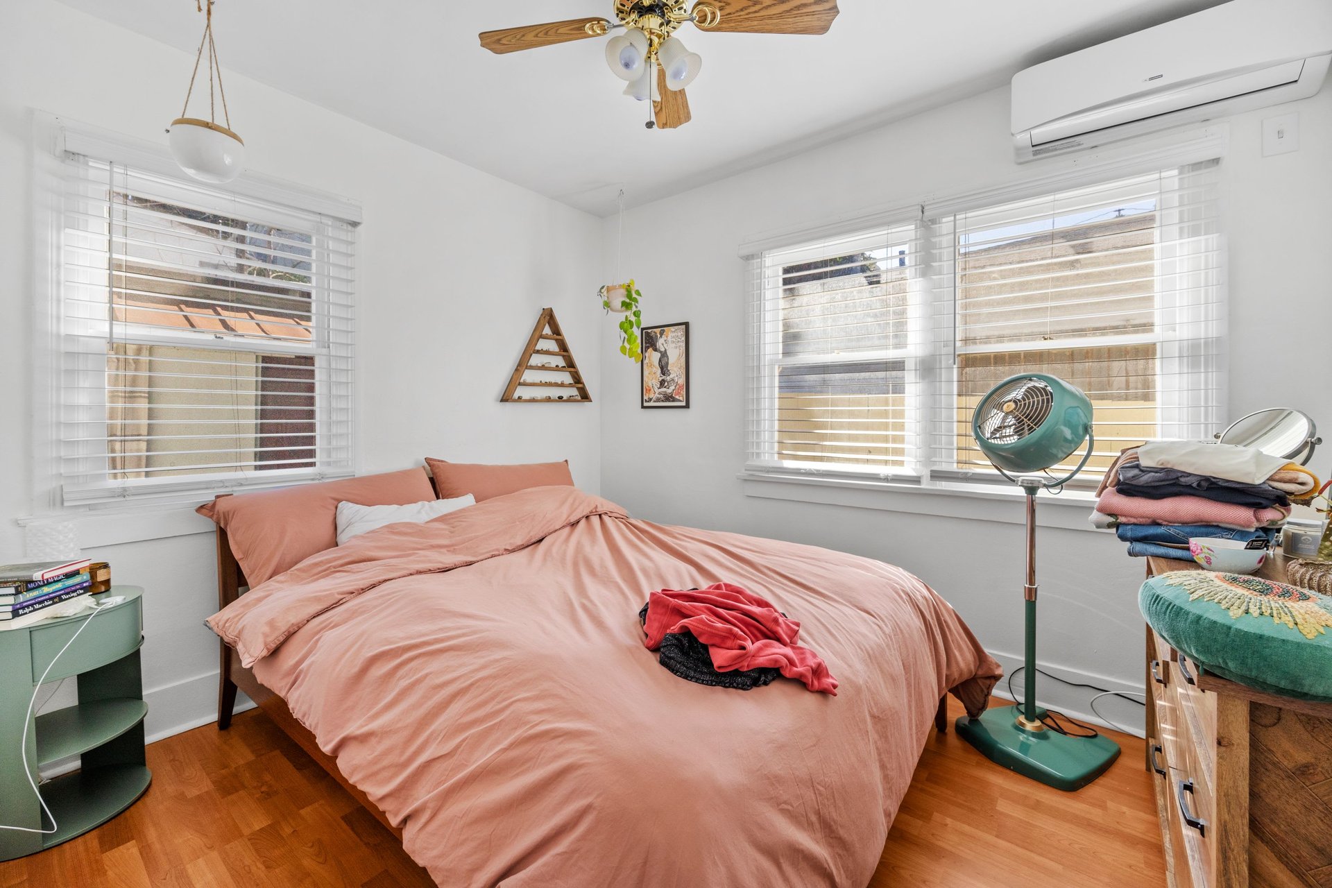 Upside Opportunity for Commercially Zoned Duplex in Prime Echo Park!
