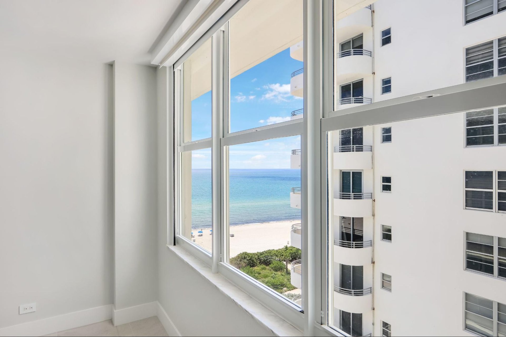 5601 Collins Avenue #1112A