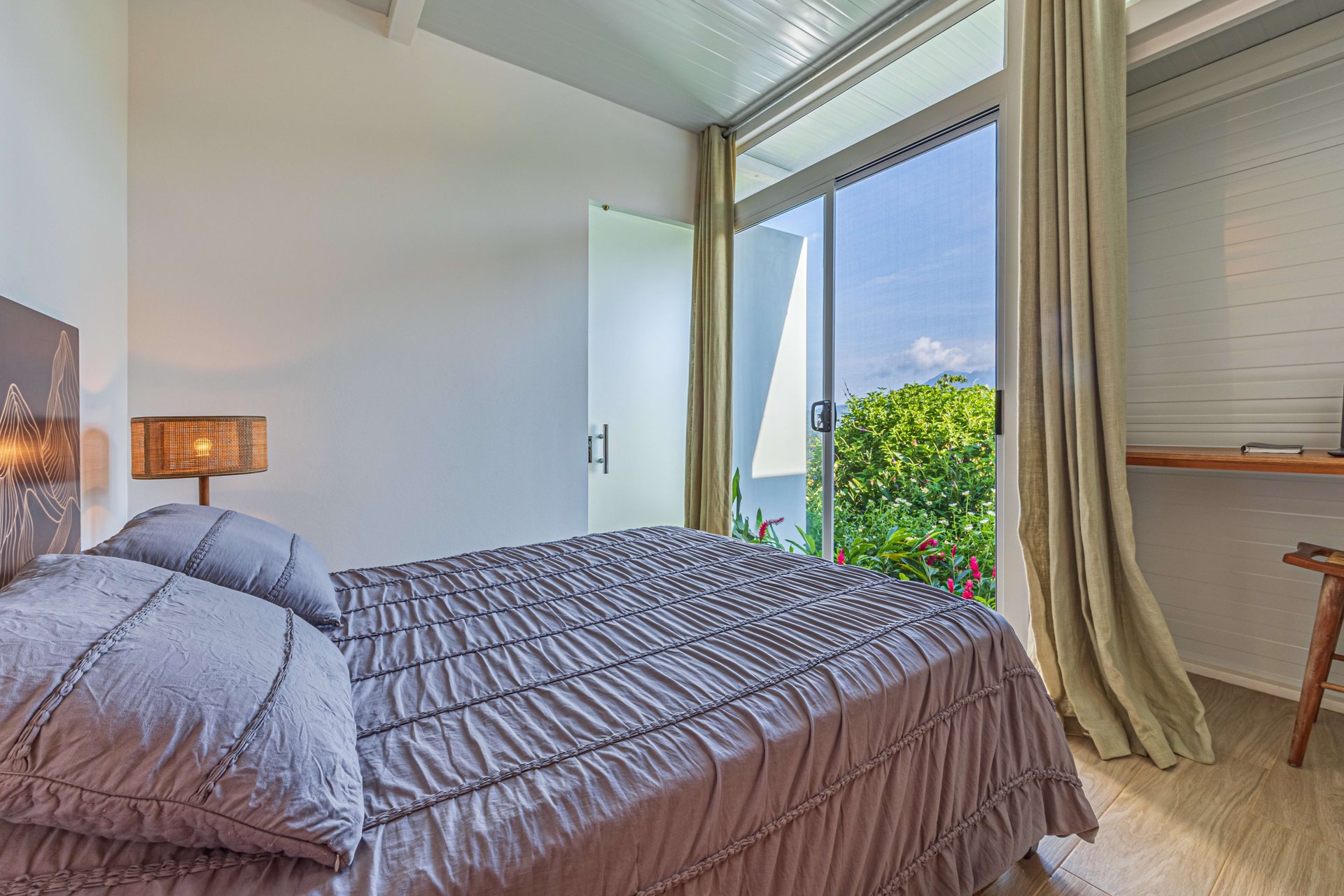 Casa Las Palmeras, Stunning Mountain and Ocean View Home