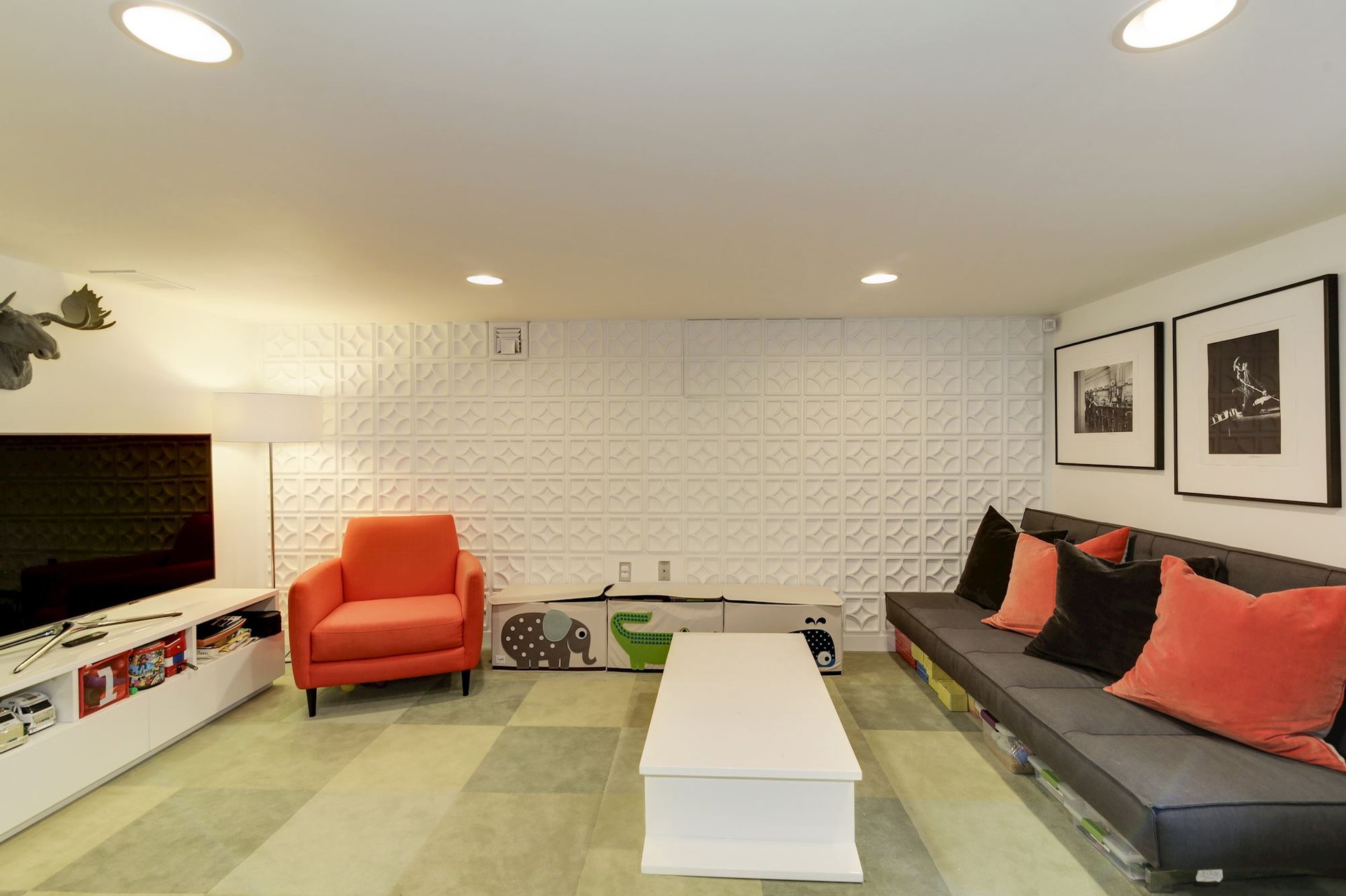 2433 Davis Ave