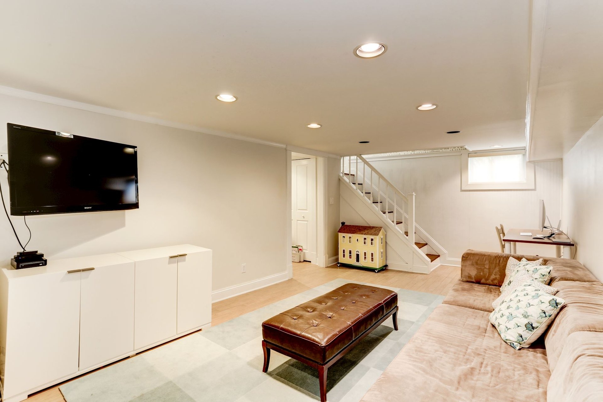 2435 Davis Ave