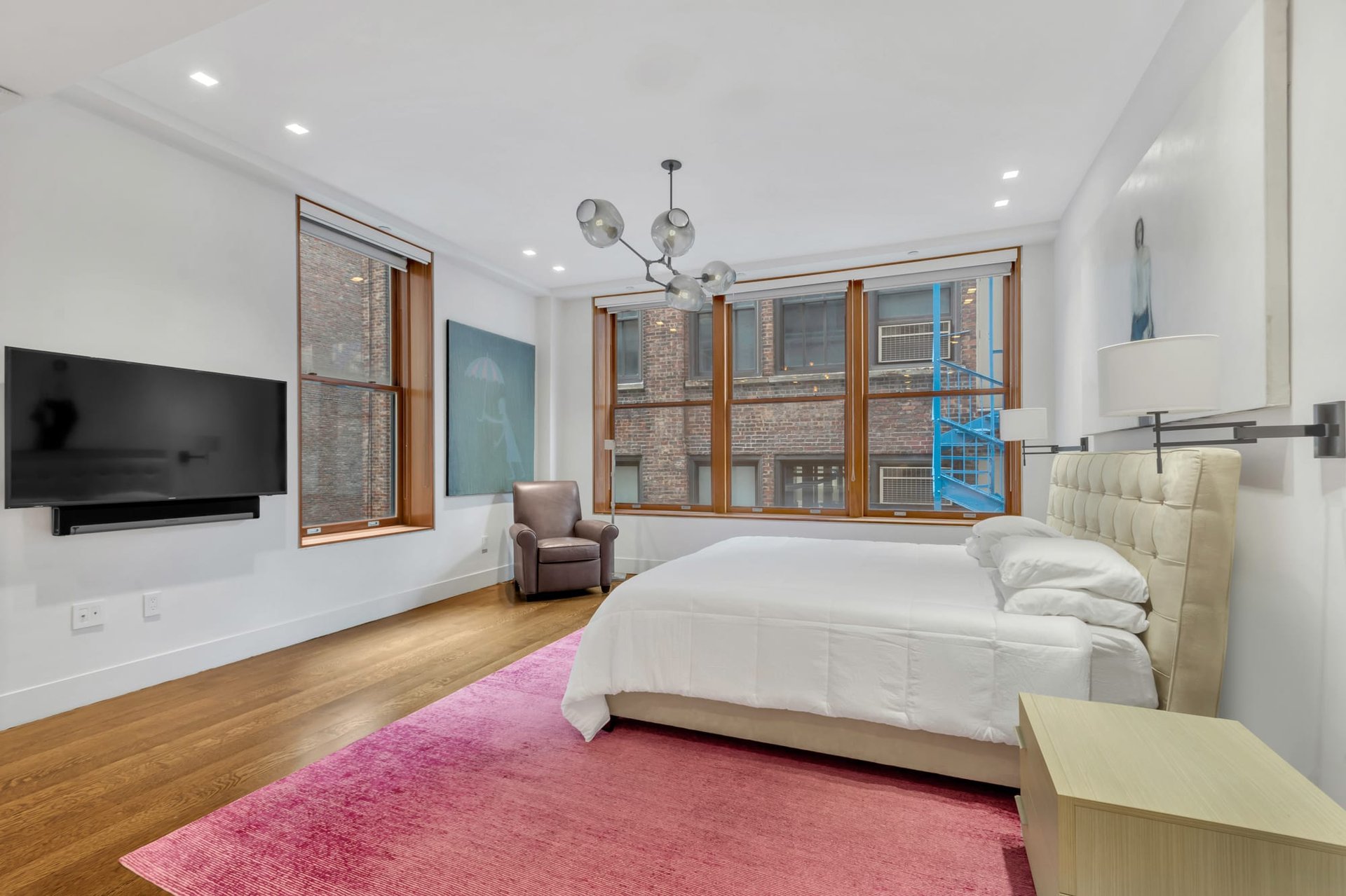 32 WEST 18TH STREET