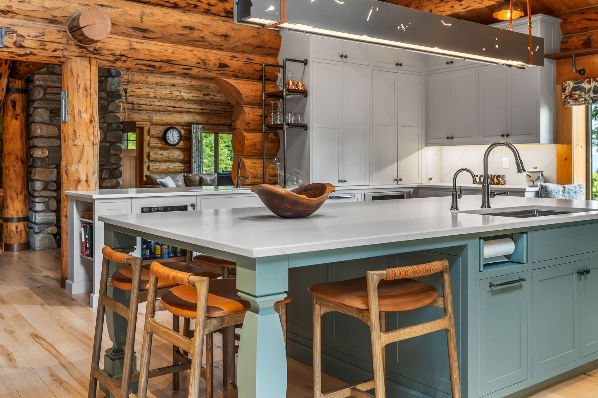Exclusive Mountain Log Home - Monthly Rental Avail.
