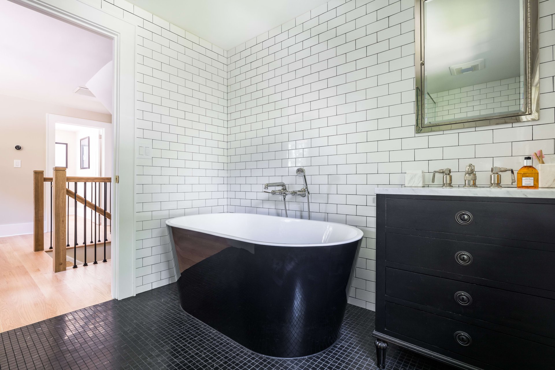 Bridghampton Village South Designer-Renovated Shingled Cottage