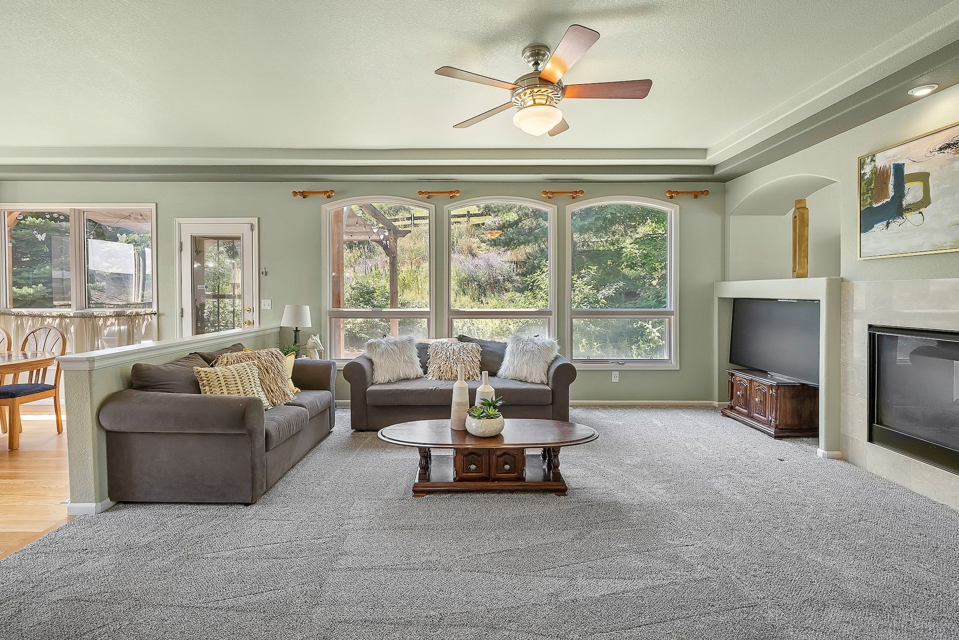 376 Mesa View Way
