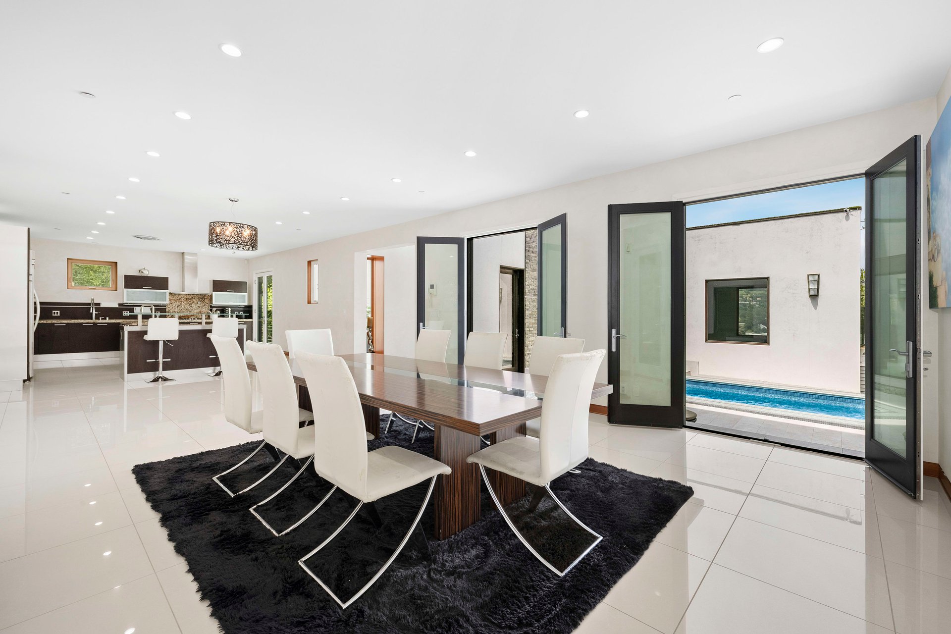 2437 Apollo Dr, Hollywood Hills