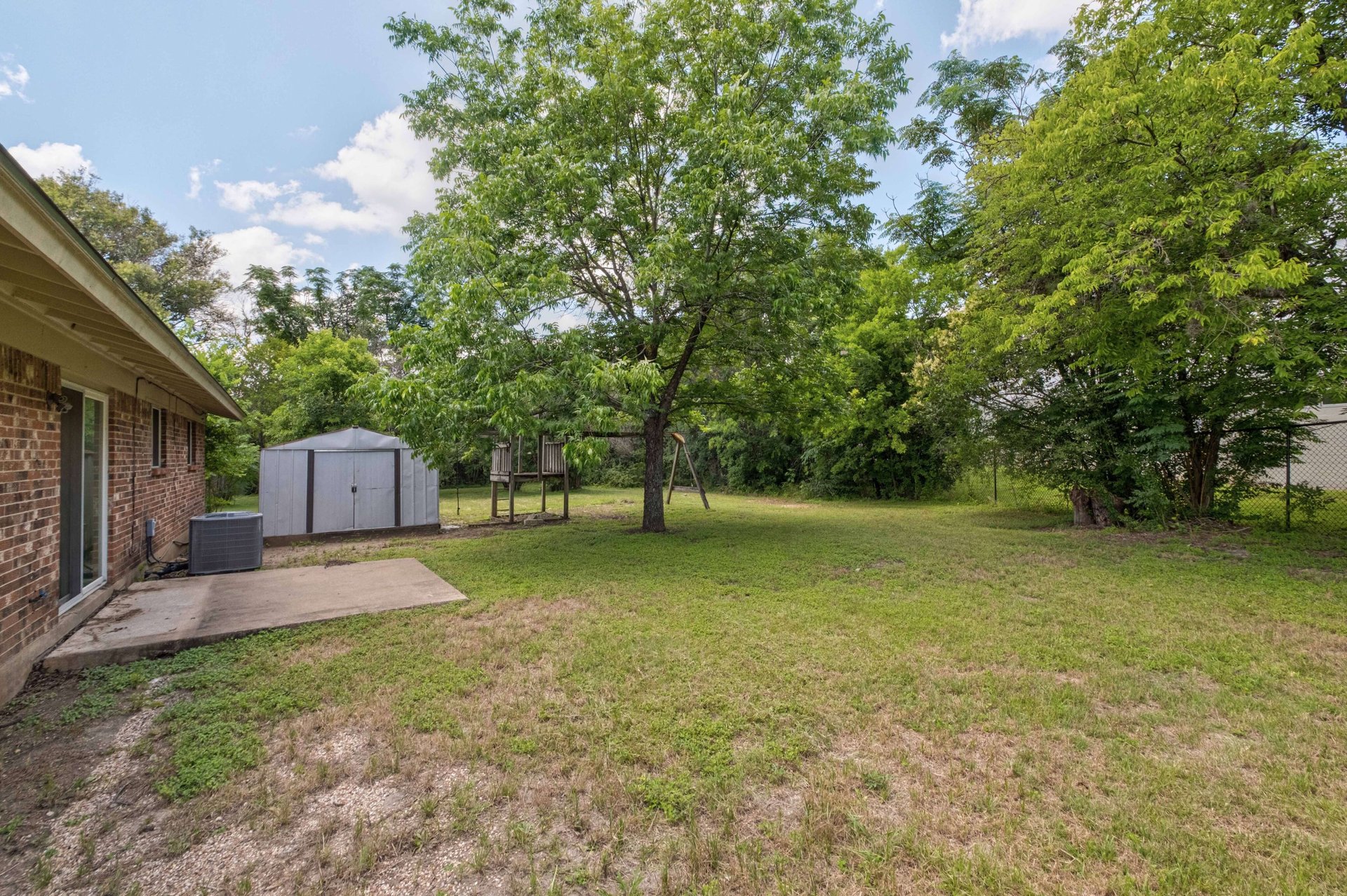 4742 Suburban Dr