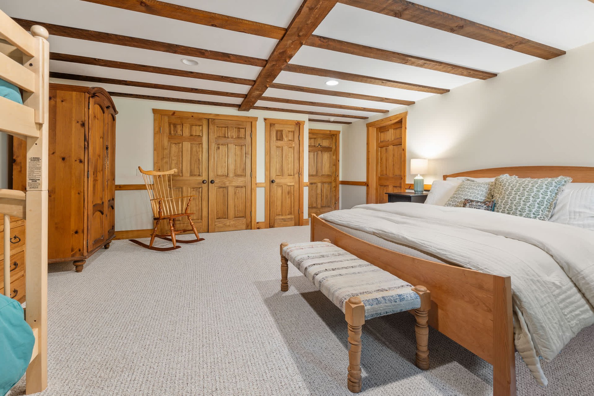 Exclusive Mountain Log Home - Monthly Rental Avail.