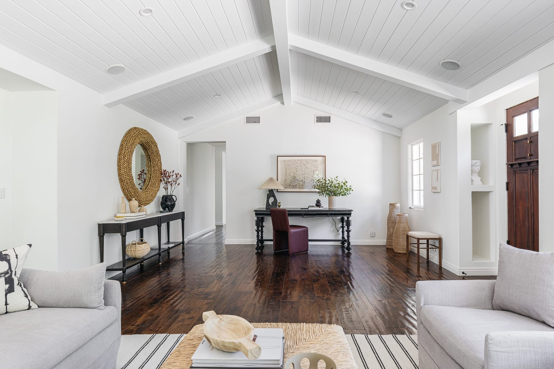 A Lovely Single Level Traditional in Hollywood Hills