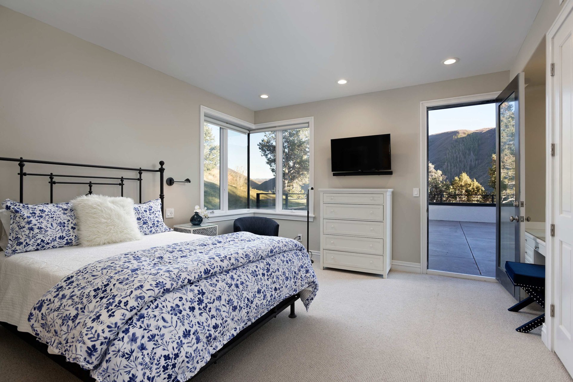  Luxury Estate on 3.5 acres  in Basalt 