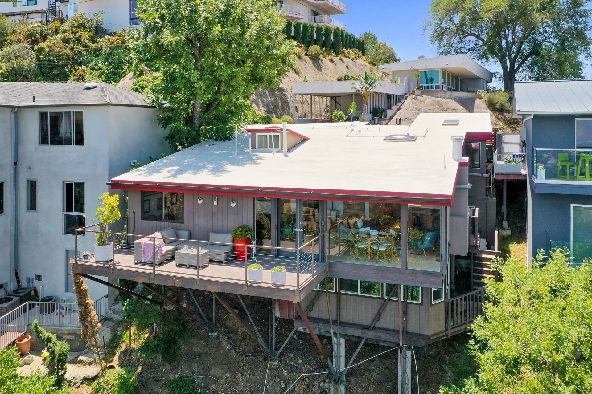  7185 Pacific View Dr
