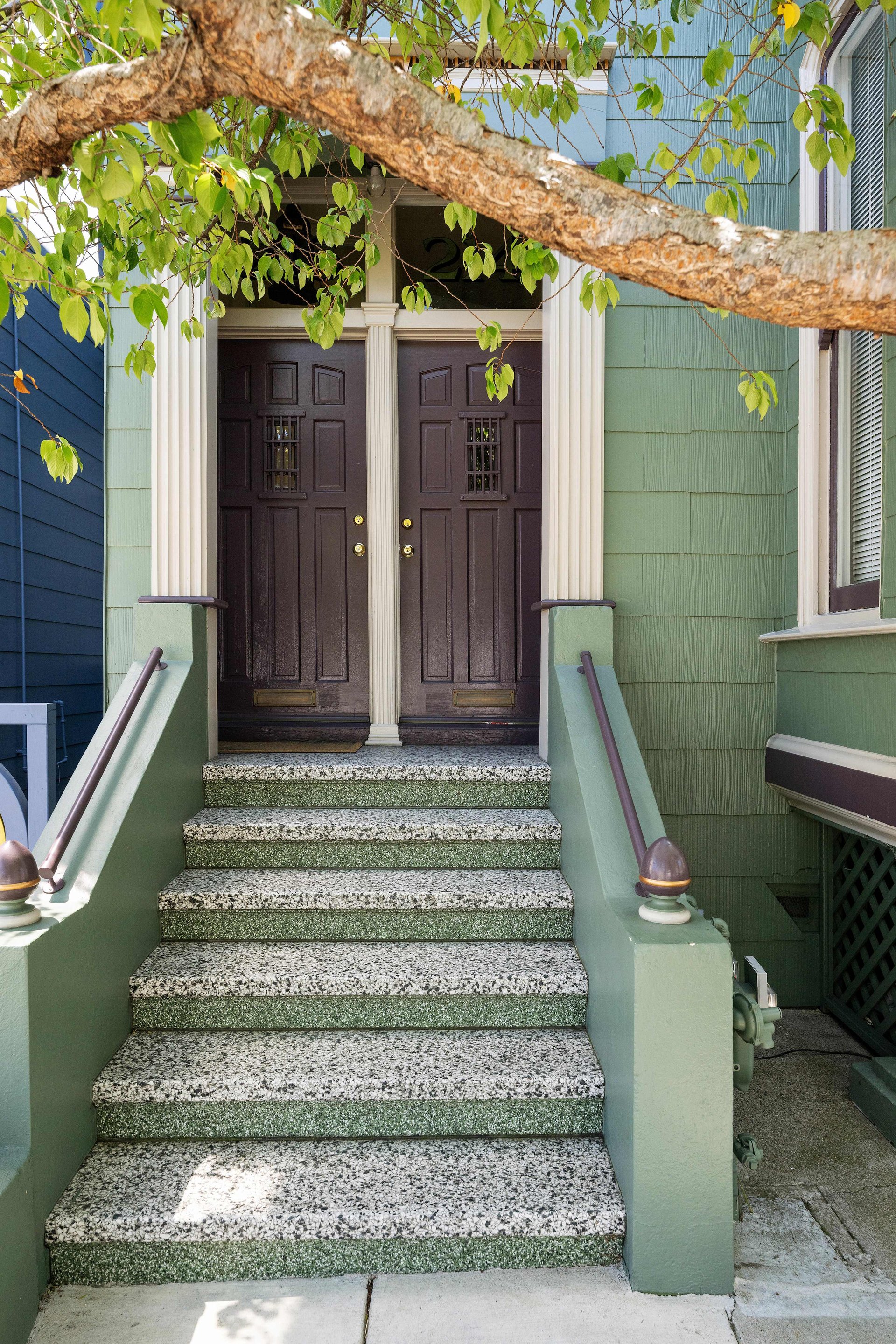 Full-Floor Flat in Vibrant San Francisco Location