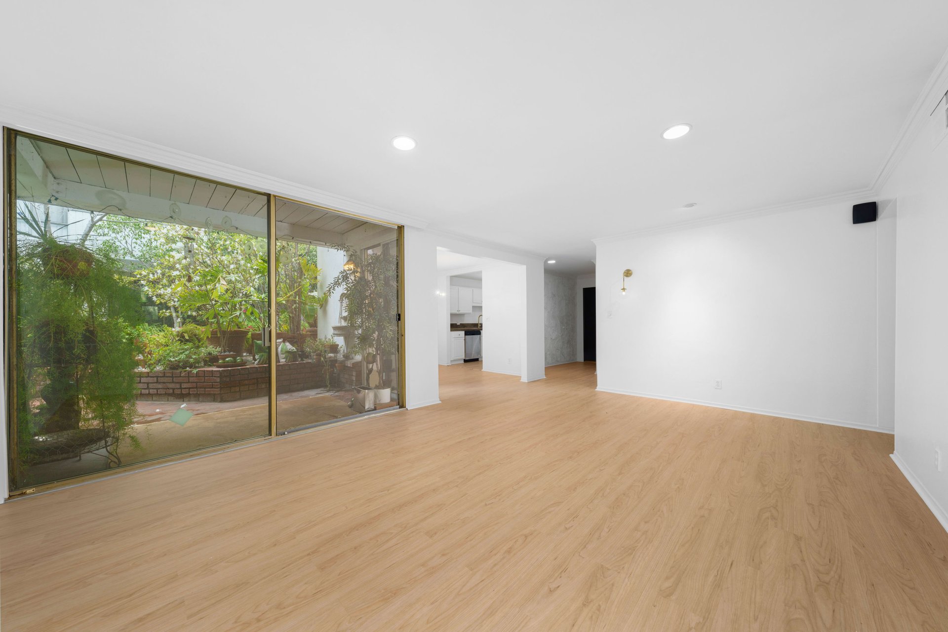 406 N Oakhurst Dr #105, Beverly Hills