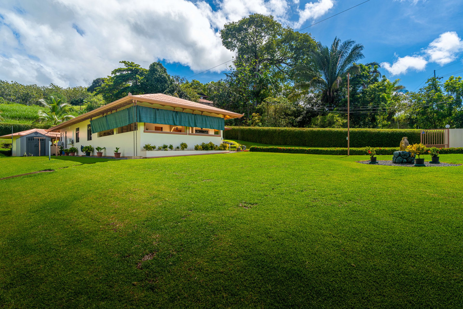 La Palma Custom Build 3 bedroom 2 bath - Prestine Condition