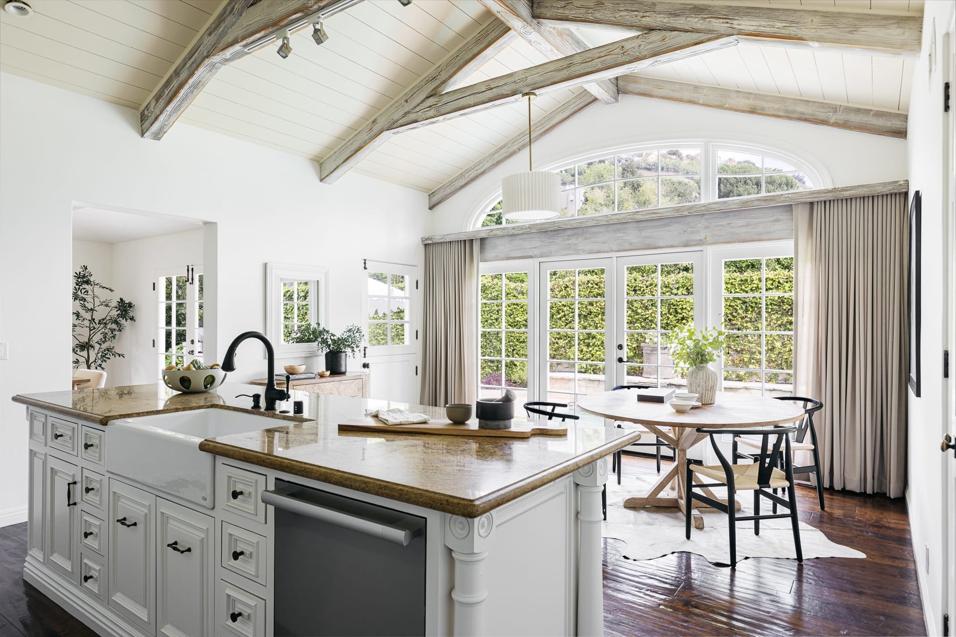 A Lovely Single Level Traditional in Hollywood Hills