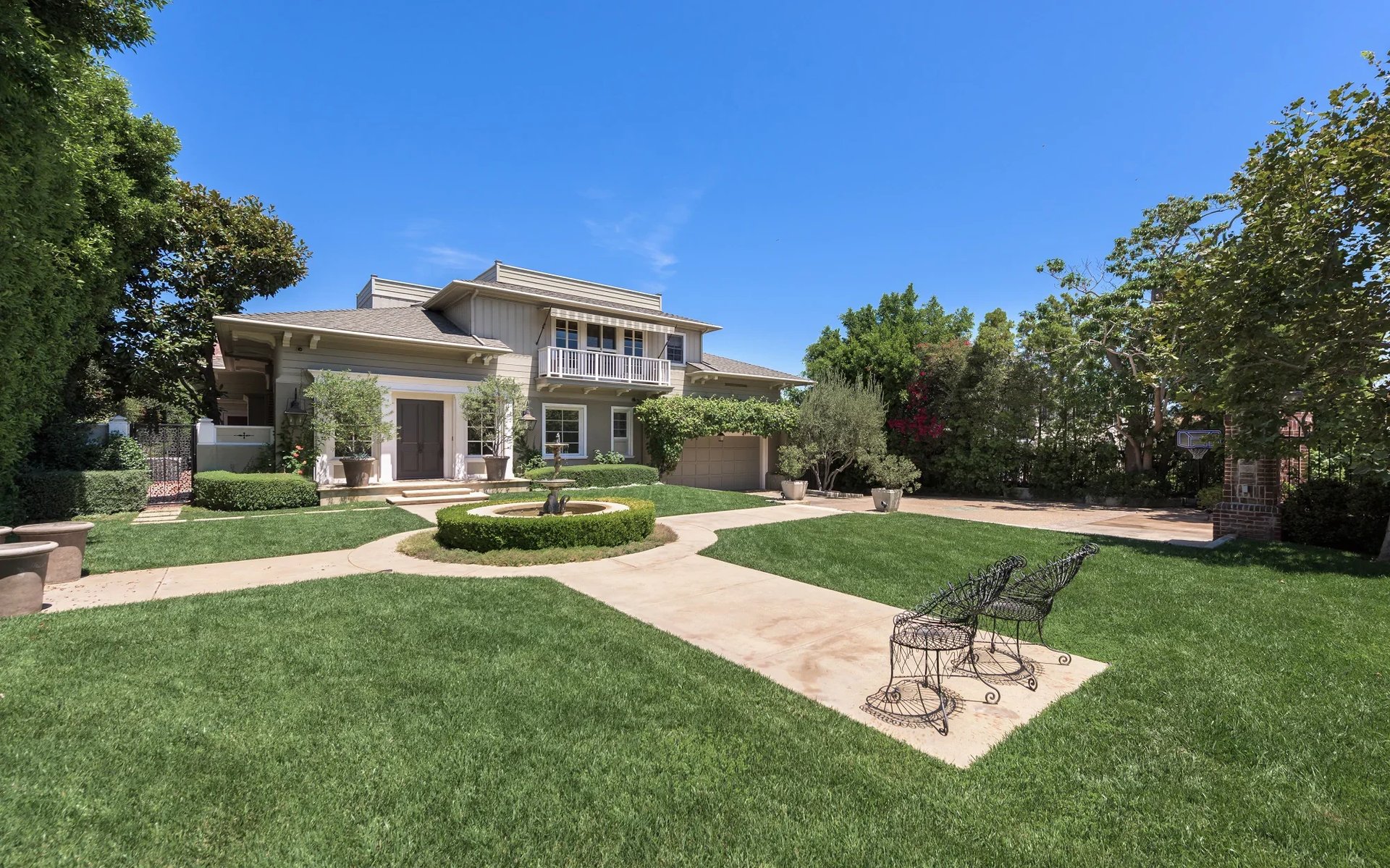 499 Halvern Dr