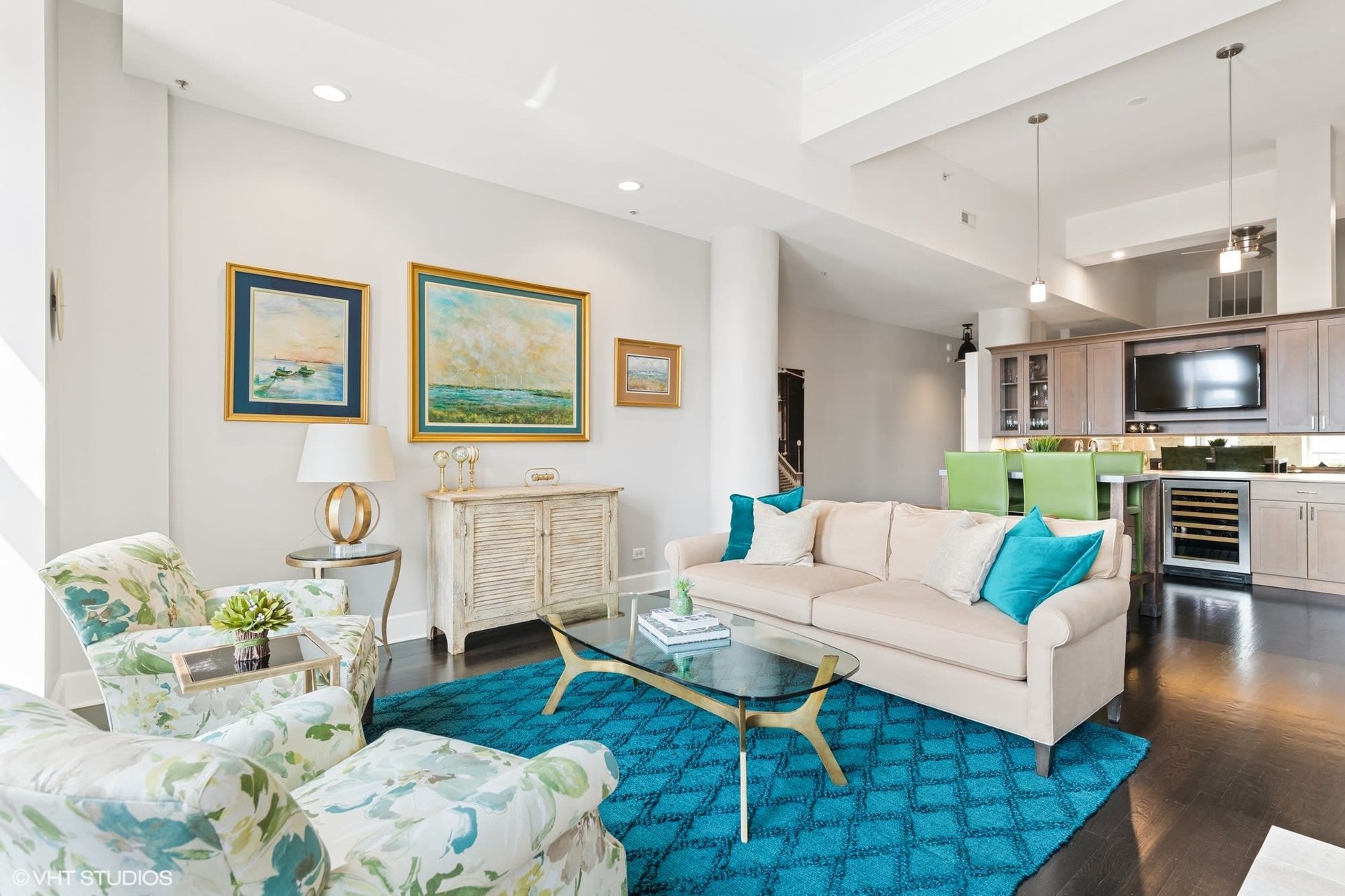 165 N Canal Street Unit: 1527-1528
