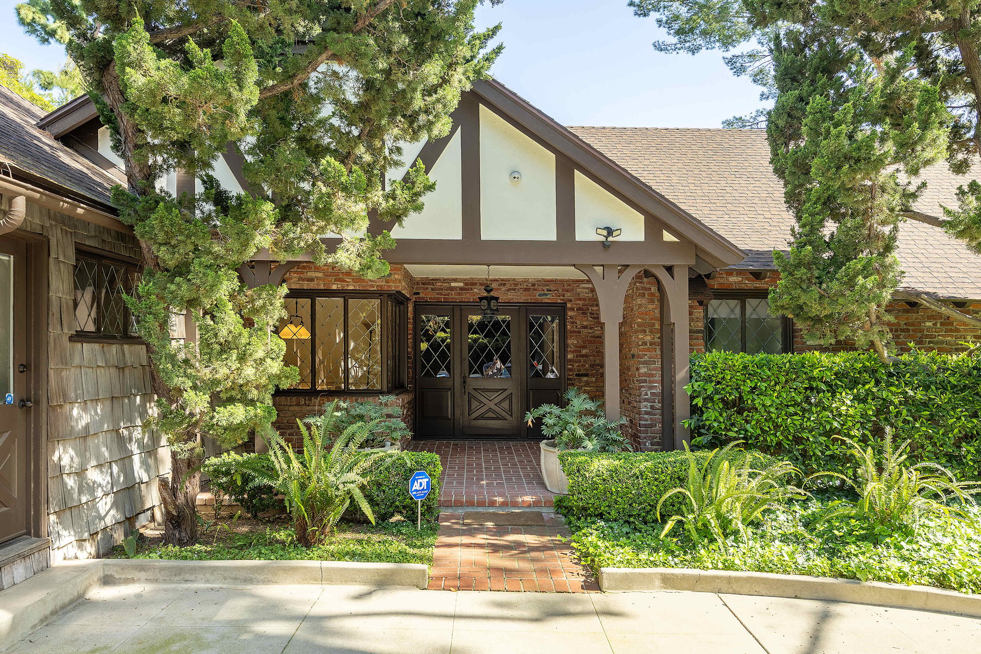 1116 Calle Vista Dr