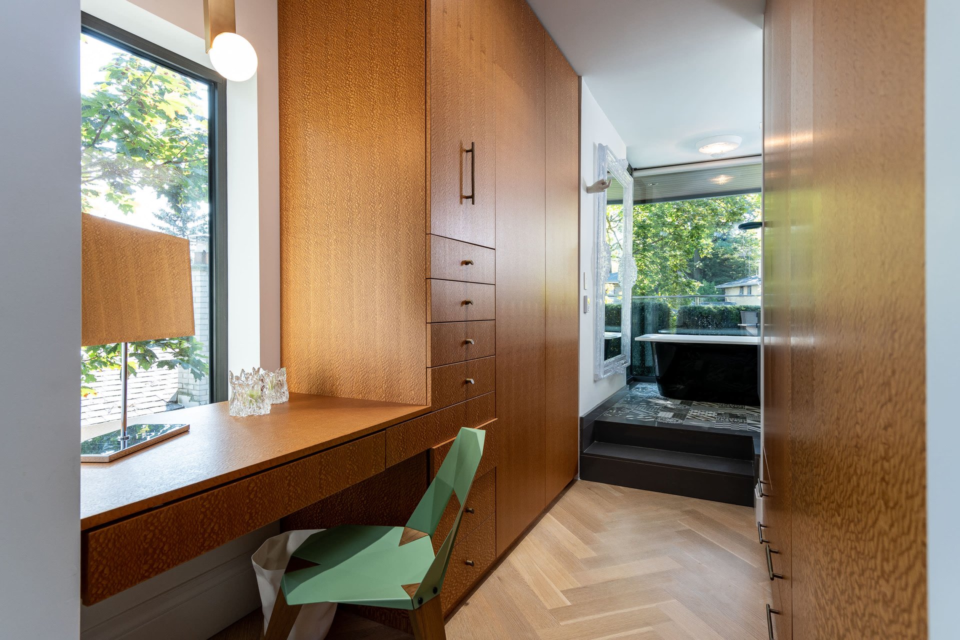 Modern Masterpiece has Pool to 'Dive' For