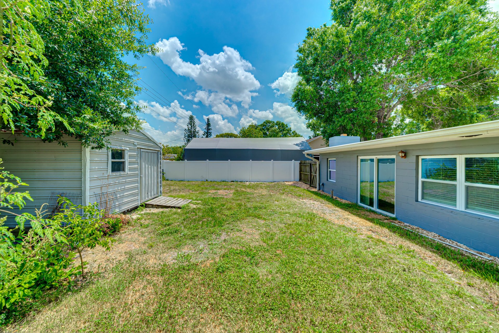 3207 ACACIA  STREET