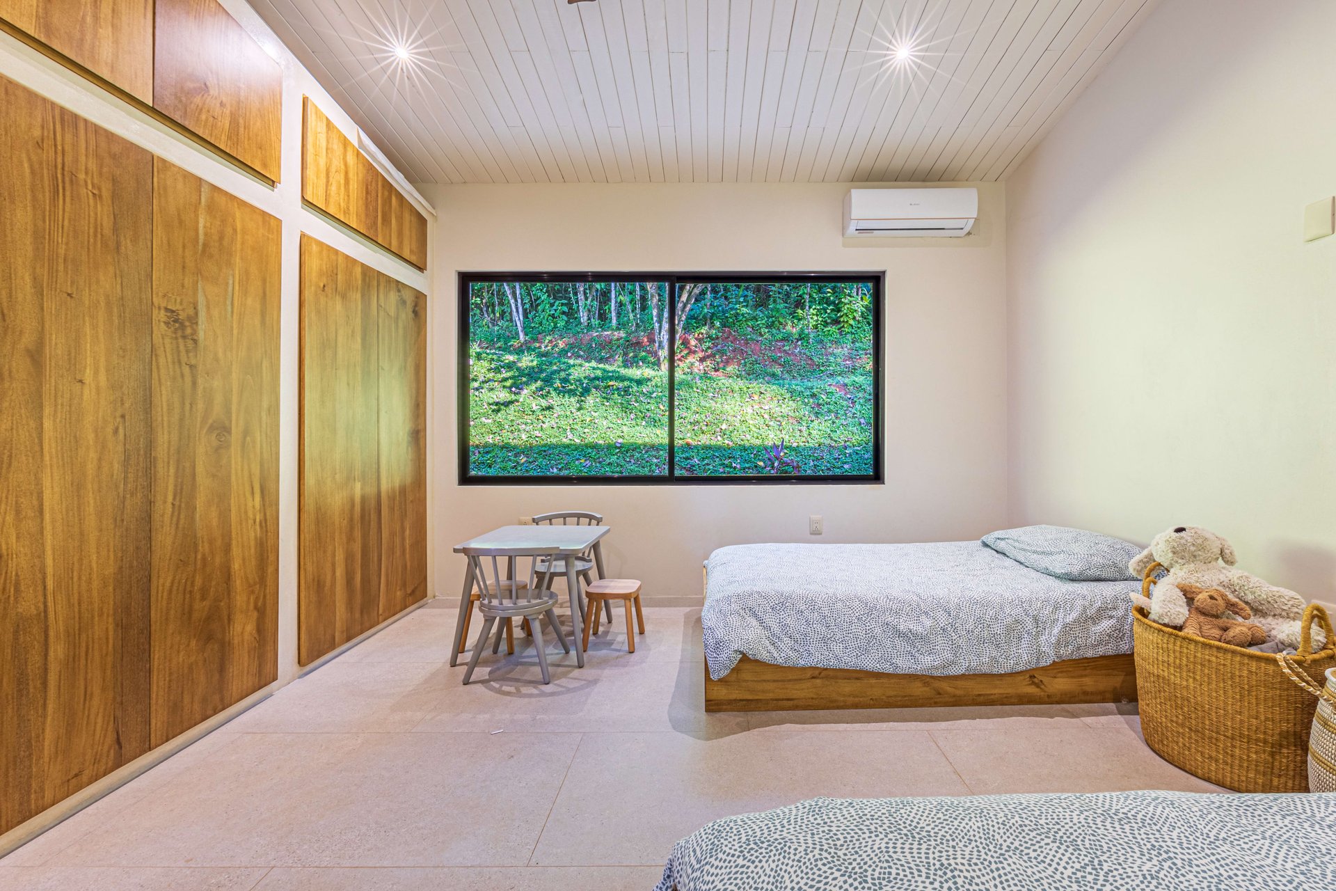 MOVE-IN READY OCEAN VIEW HOME IN CINCO VENTANAS WITH MAJESTIC RIVER ACCESS