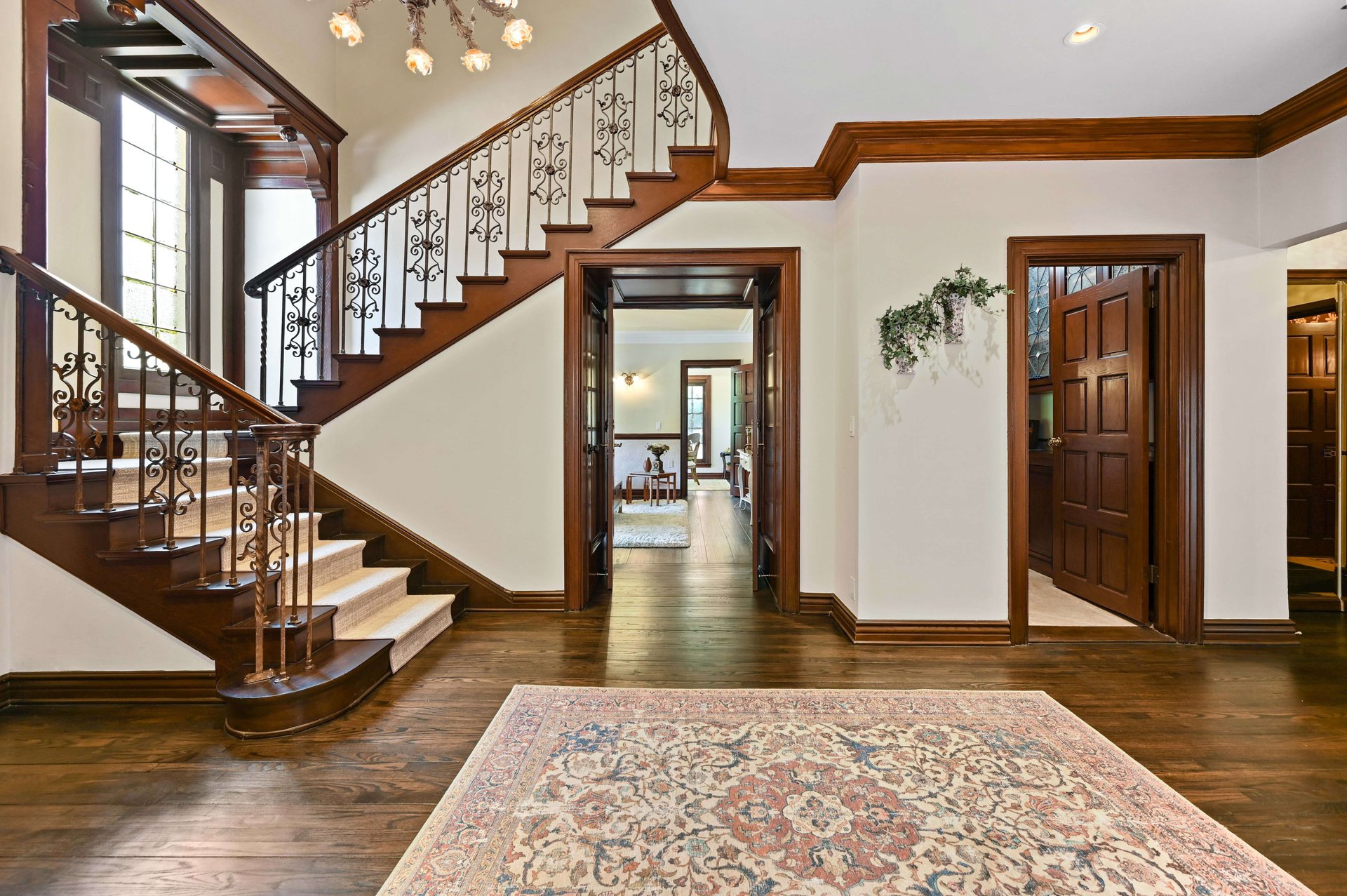 815 N Bedford Dr