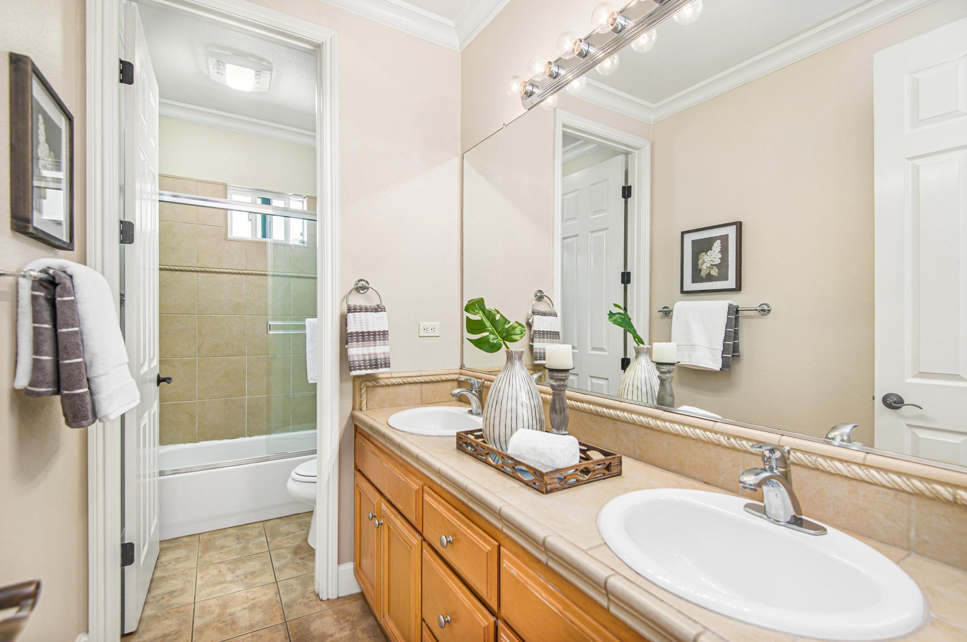 2112 Laguna Creek Lane