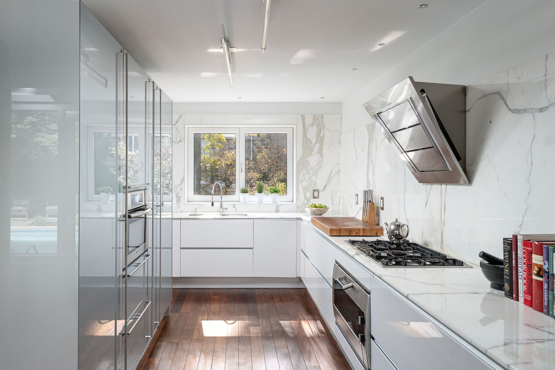 Modern Masterpiece has Pool to 'Dive' For