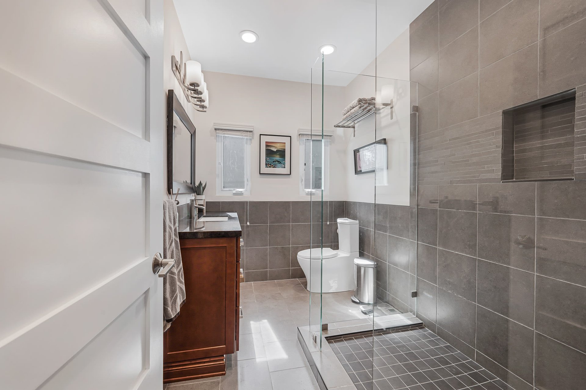 Exquisitely Remodeled Trophy Duplex in Longwood Highlands