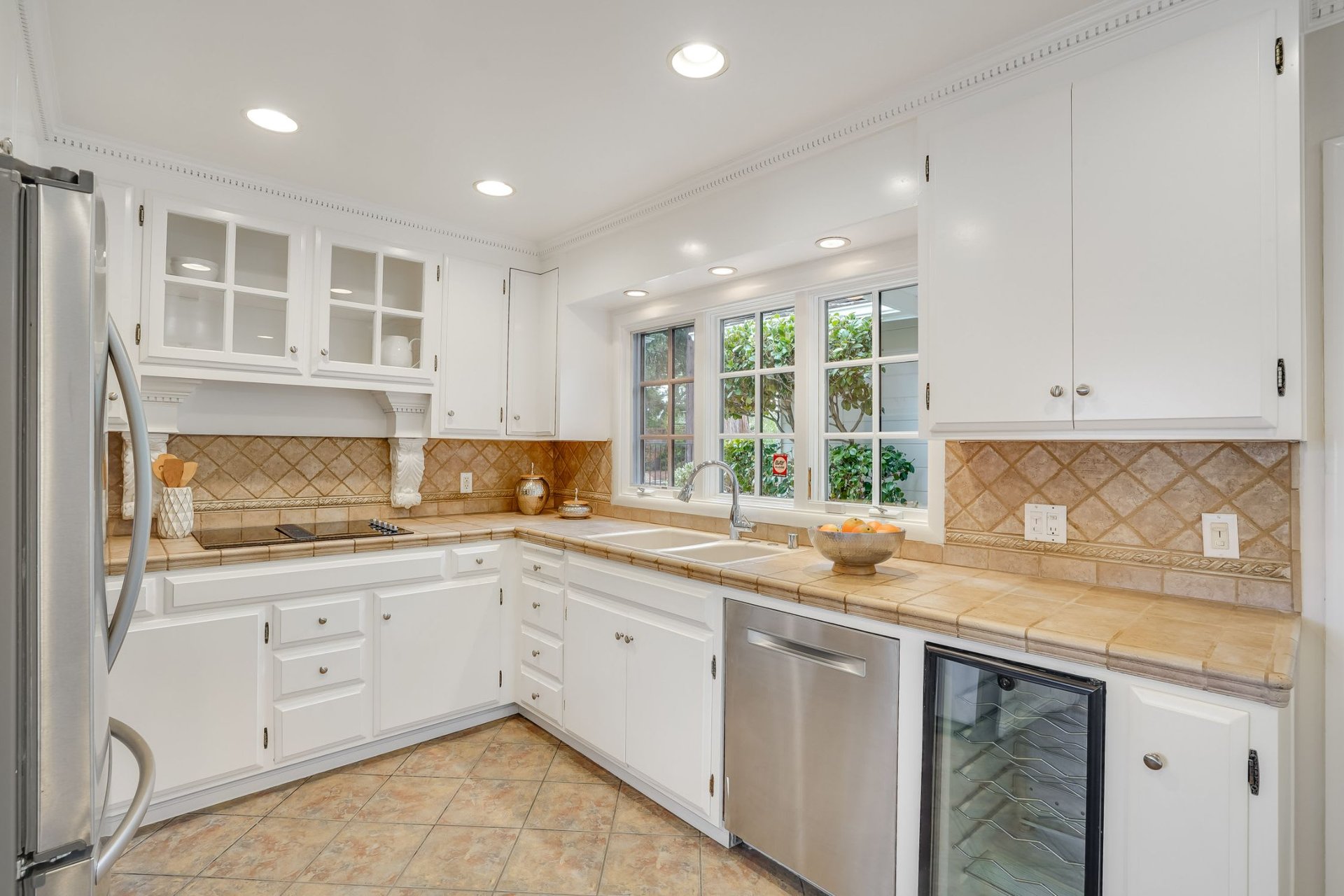 1055 San Mateo Dr