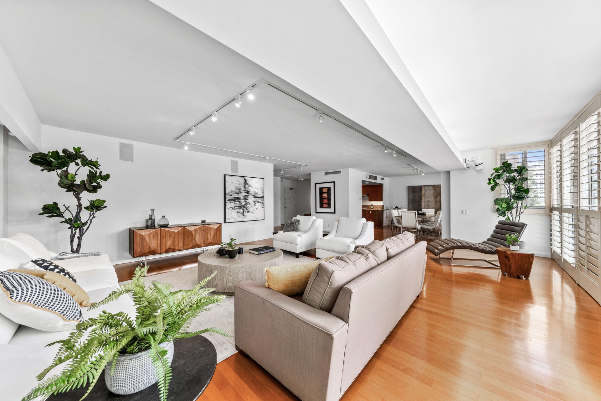The Churchill #2E, Wilshire Corridor