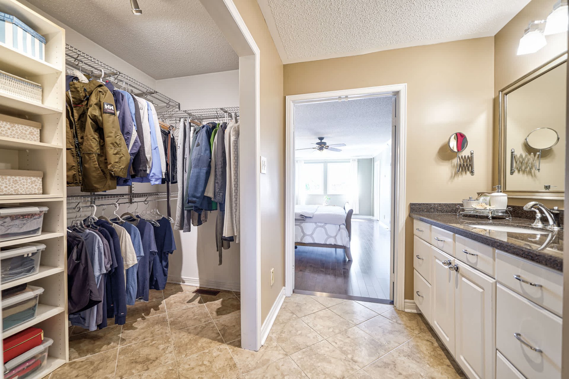 1237 Old Colony Rd