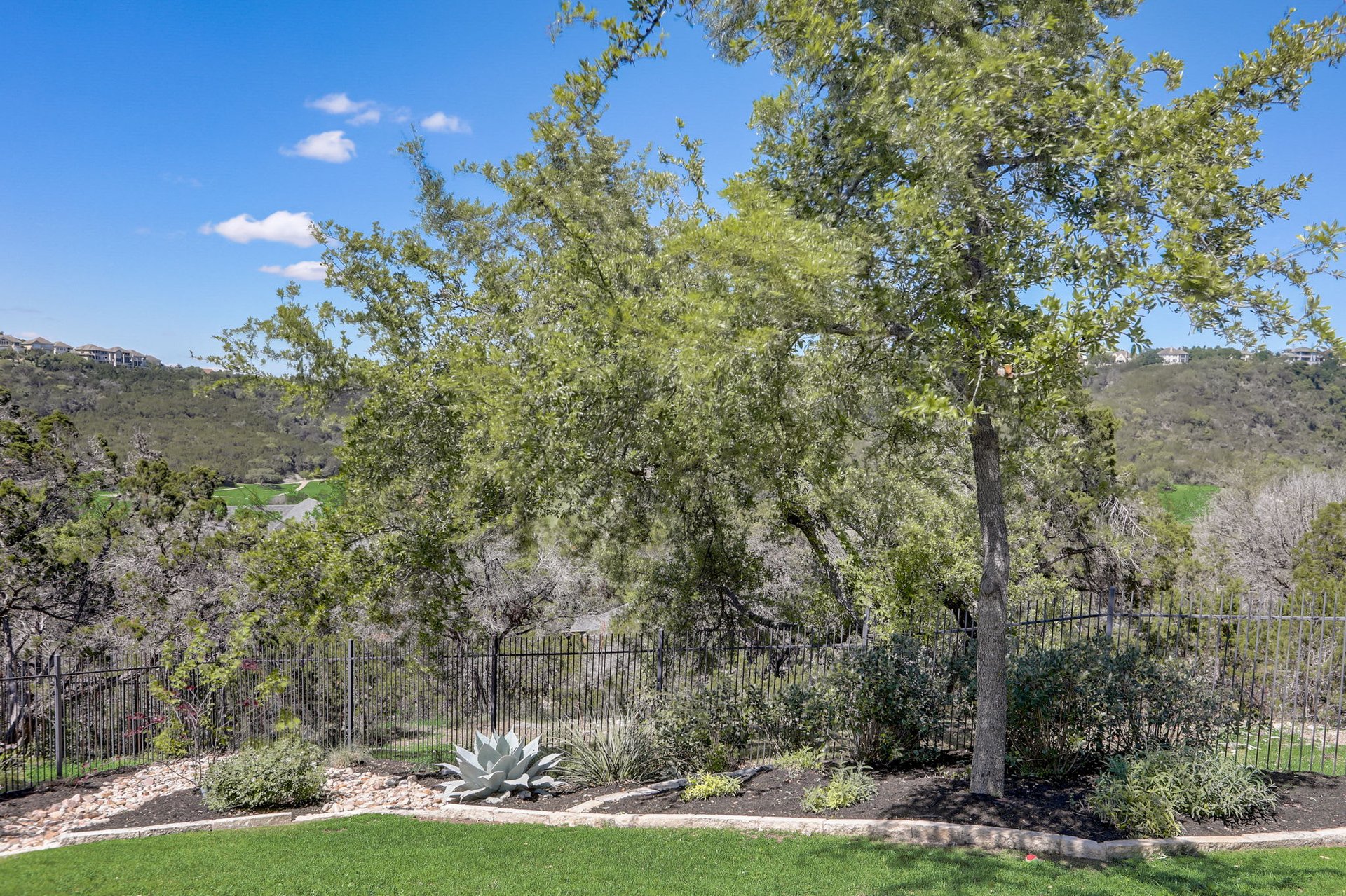 Hill Country Paradise: Luxurious 4/3 Home with Heated Pool/Spa and Spectacular Sunset Views in River Place!