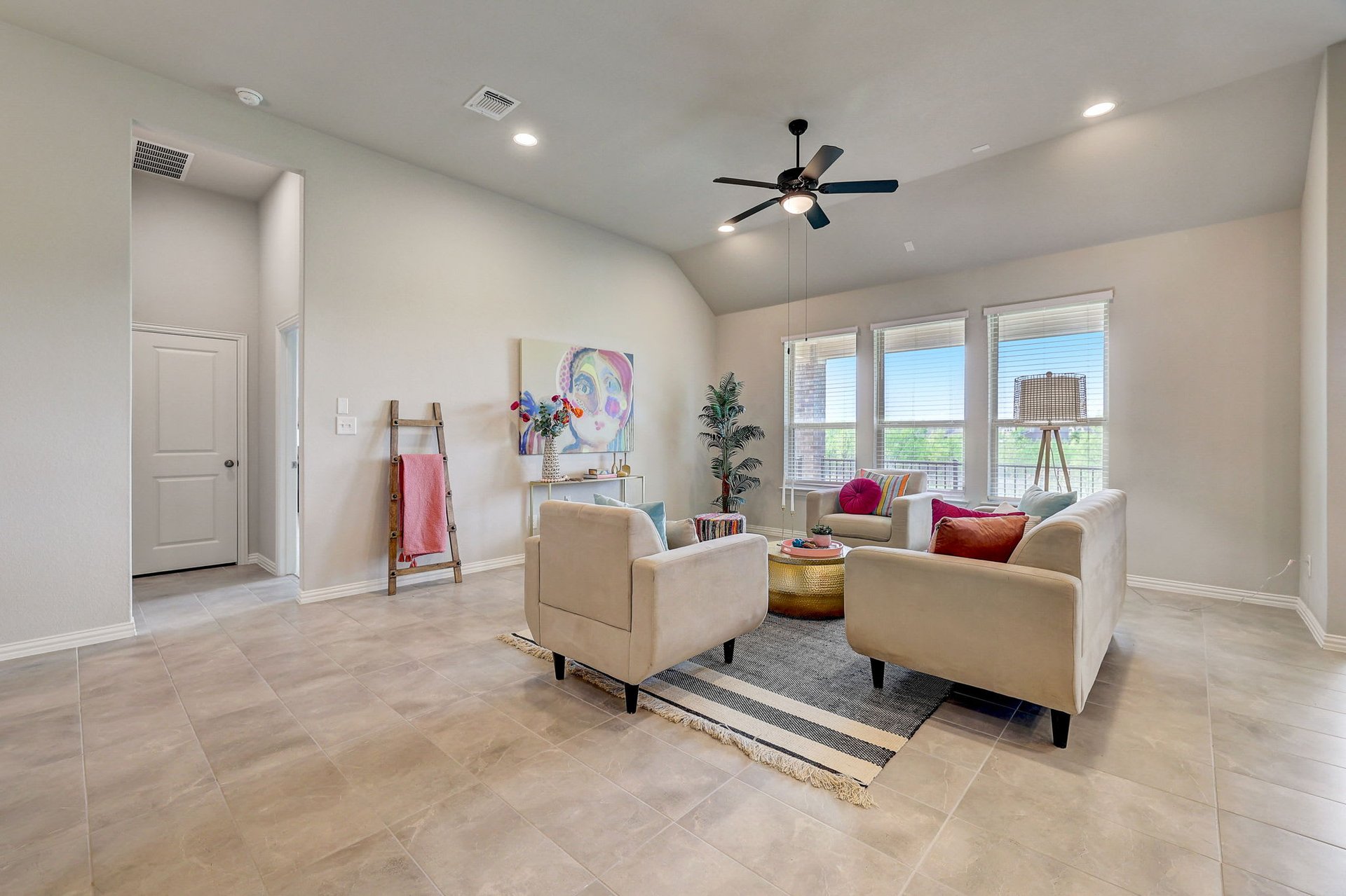 Charming single-story home in the desirable Paloma Lake in RR that backs to a greenbelt!