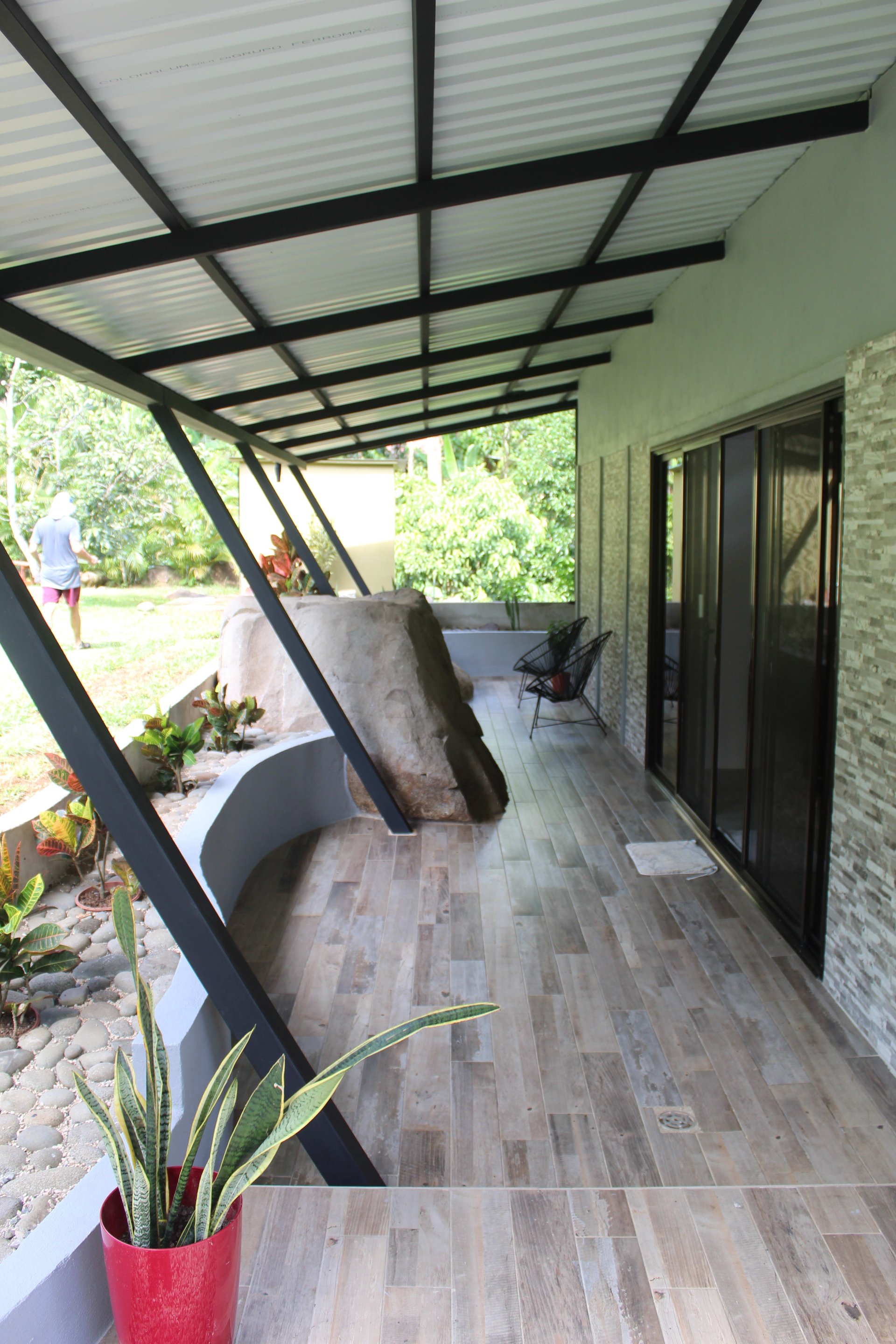 Spacious 2 Bedroom Minutes to the Beach