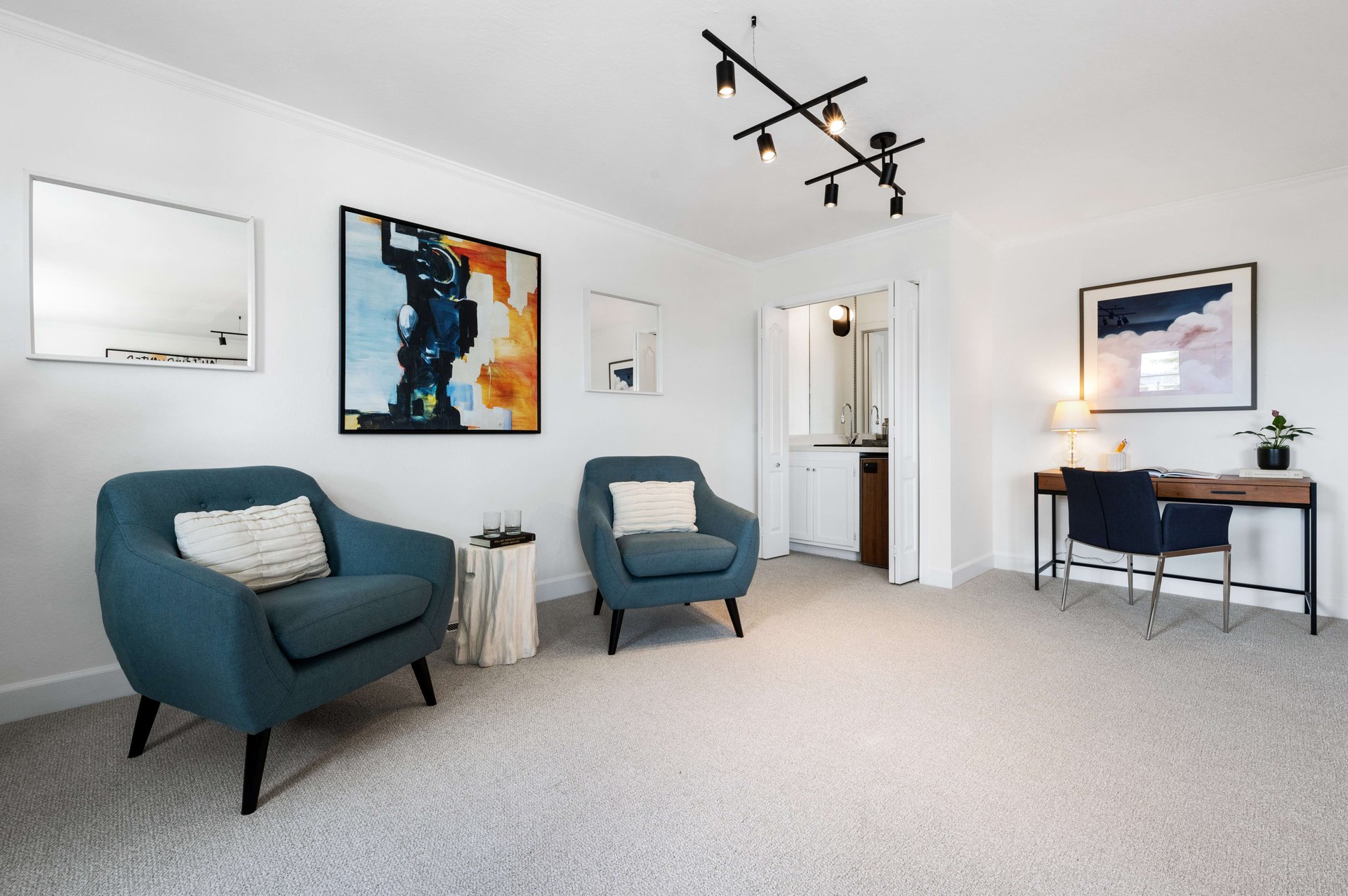 Sweeping Views In Sunnyside