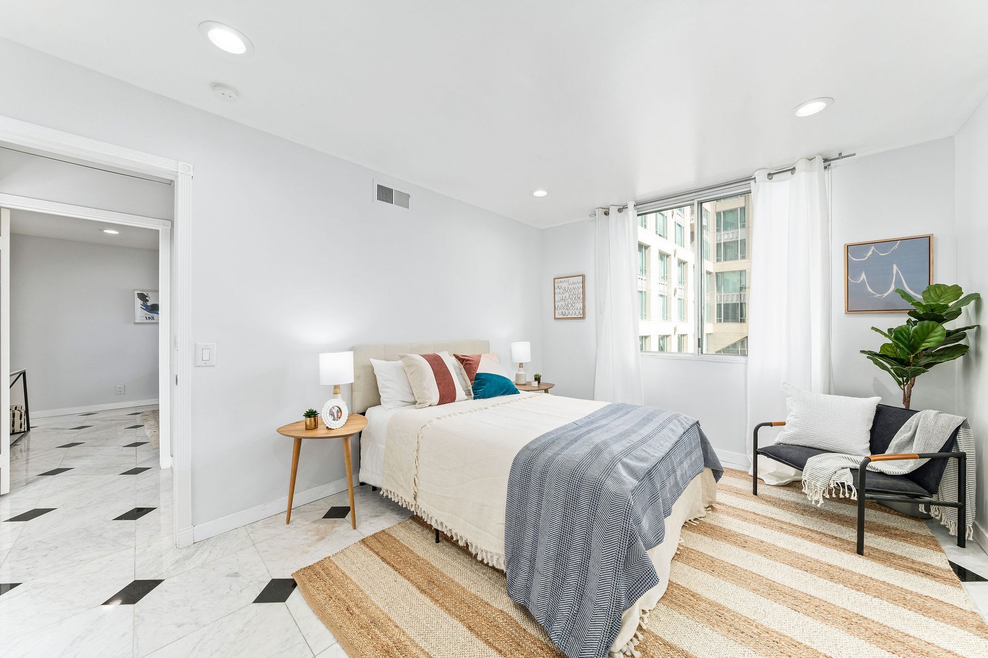 Wilshire Selby East #602, Wilshire Corridor