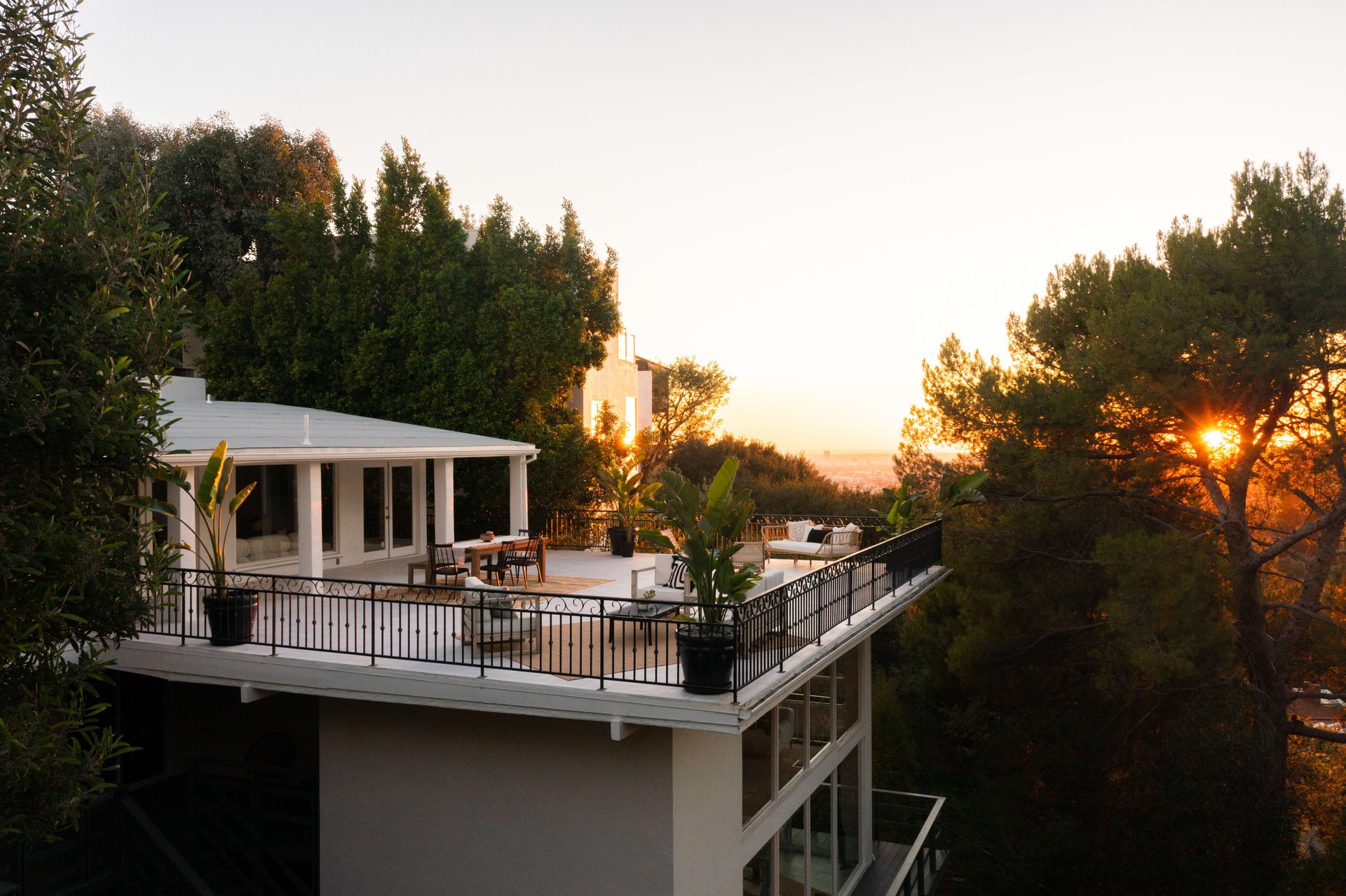 A Peaceful c. 1954 Architectural in Los Feliz
