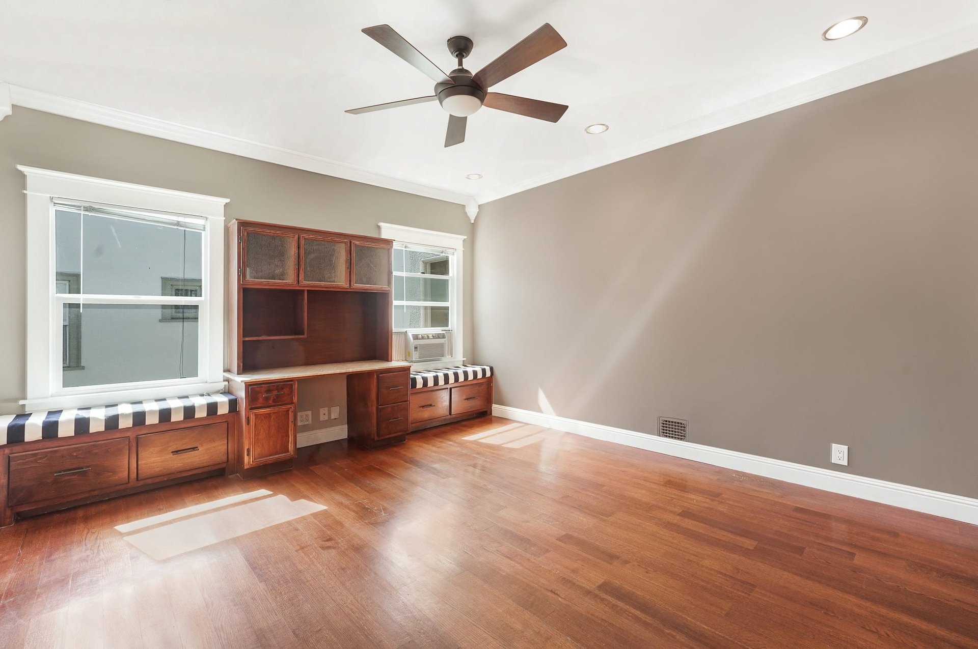 Exquisitely Remodeled Trophy Duplex in Longwood Highlands