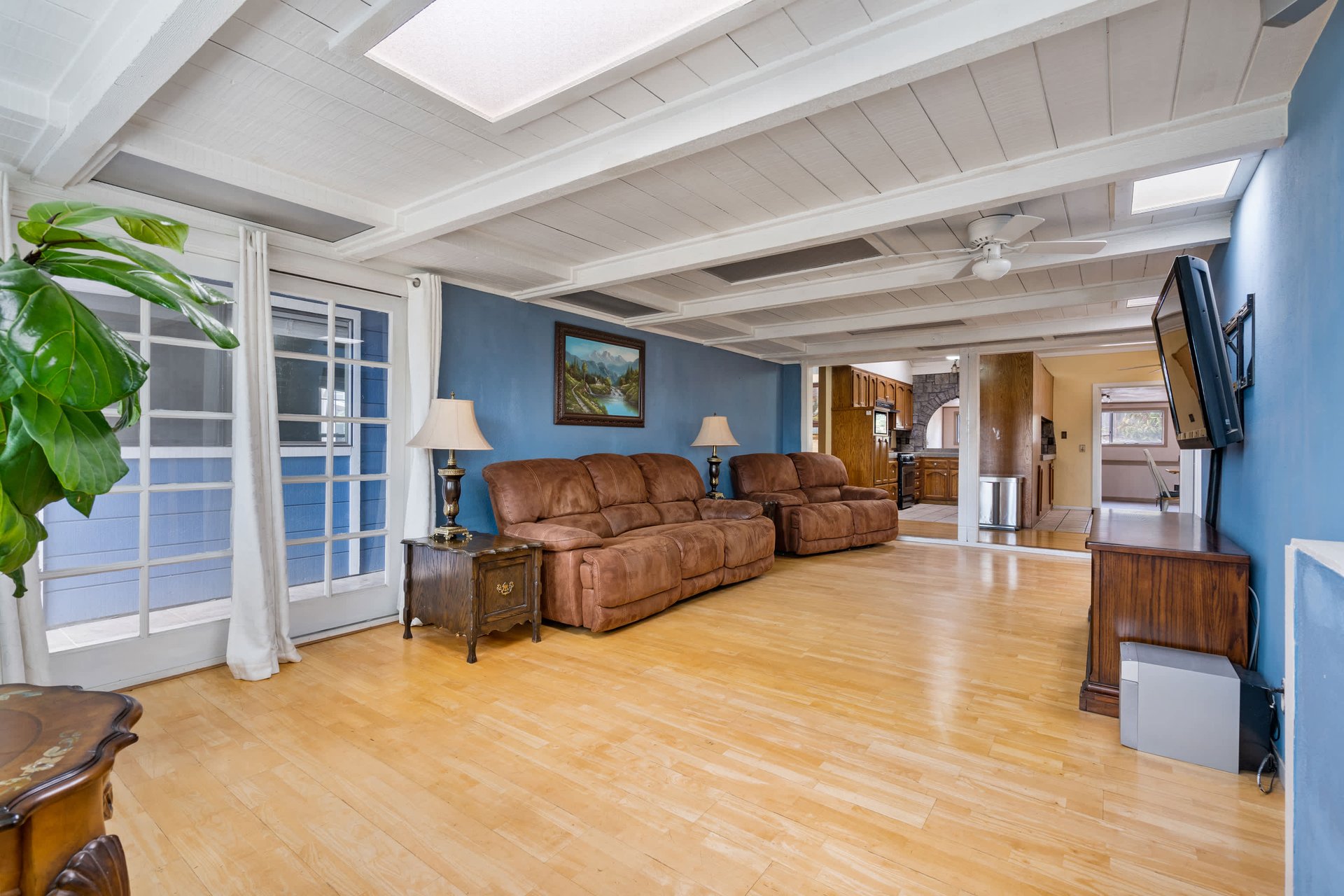 1002 Pepper Tree Ln