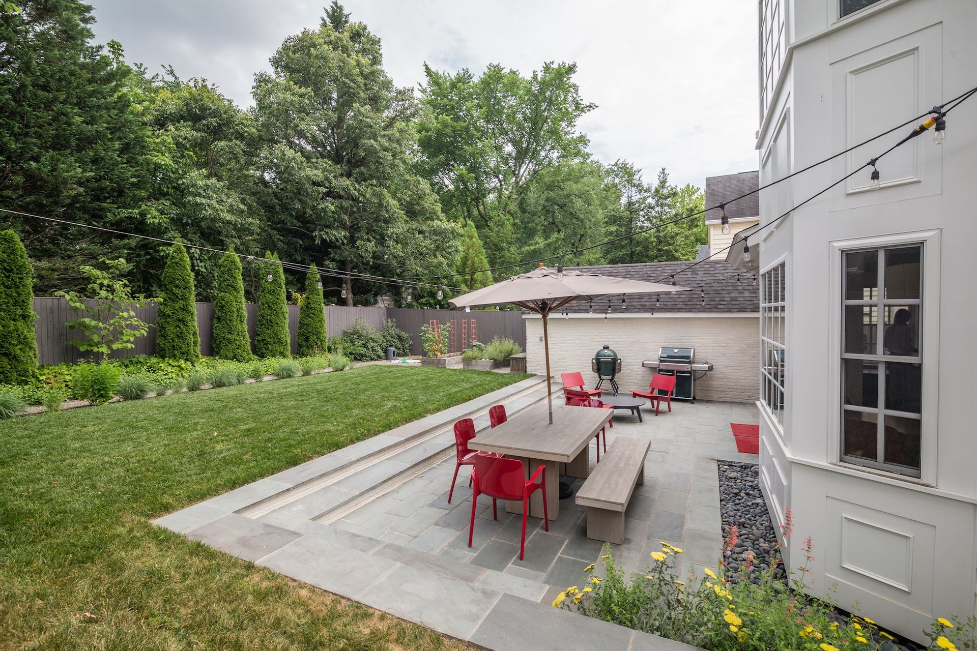 2433 Davis Ave