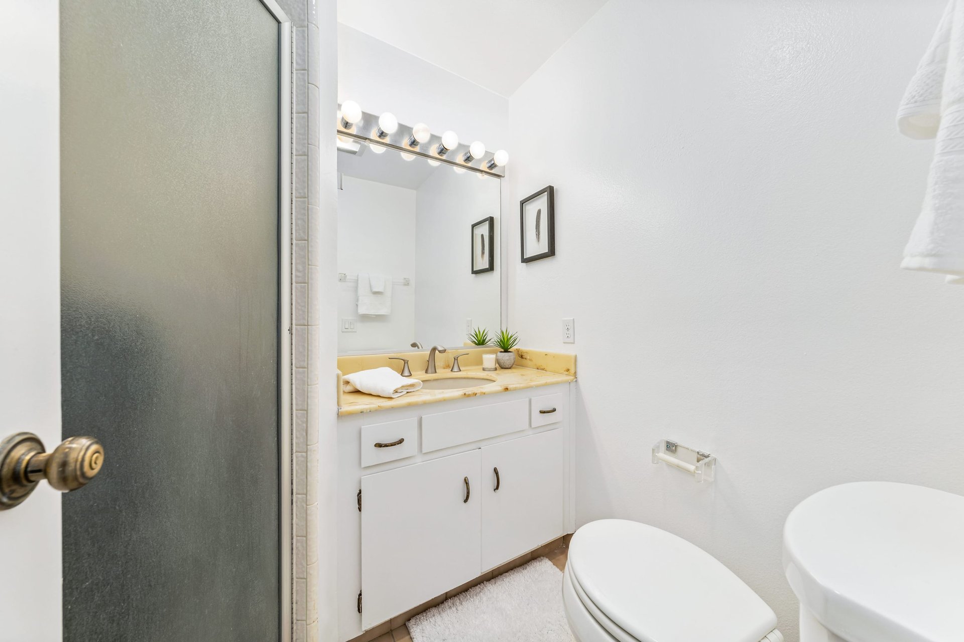 8712 Gregory Way #404, Pico-Robertson