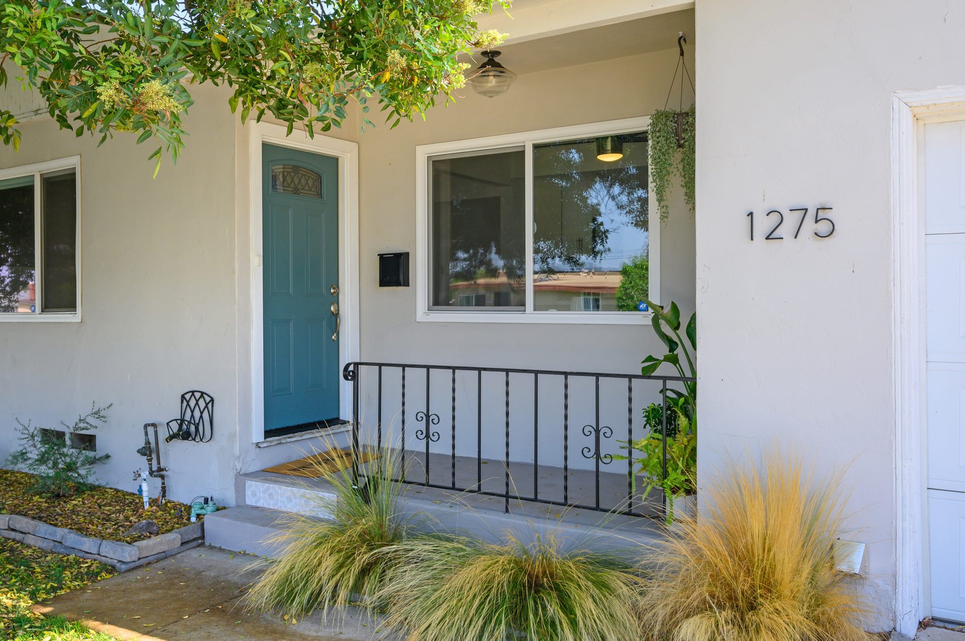1275 Lorna Ave