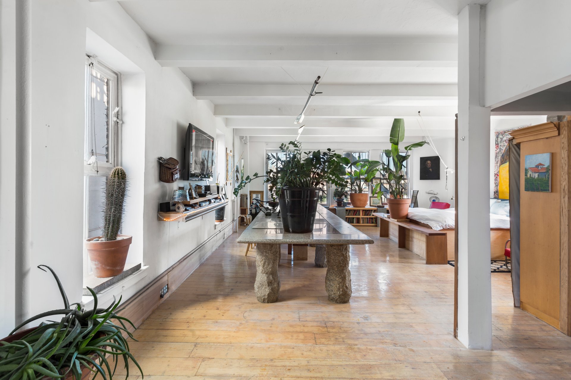 Sunny Full Floor Loft