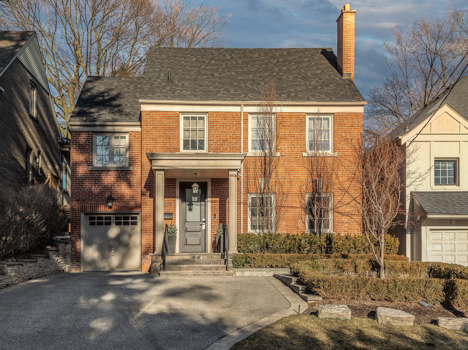 305 Warren Rd
