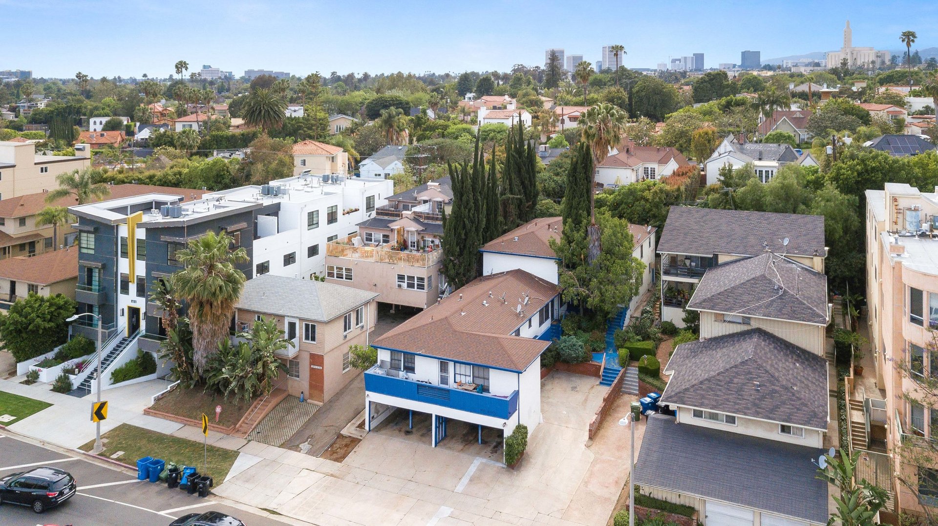 2121 S Beverly Glen