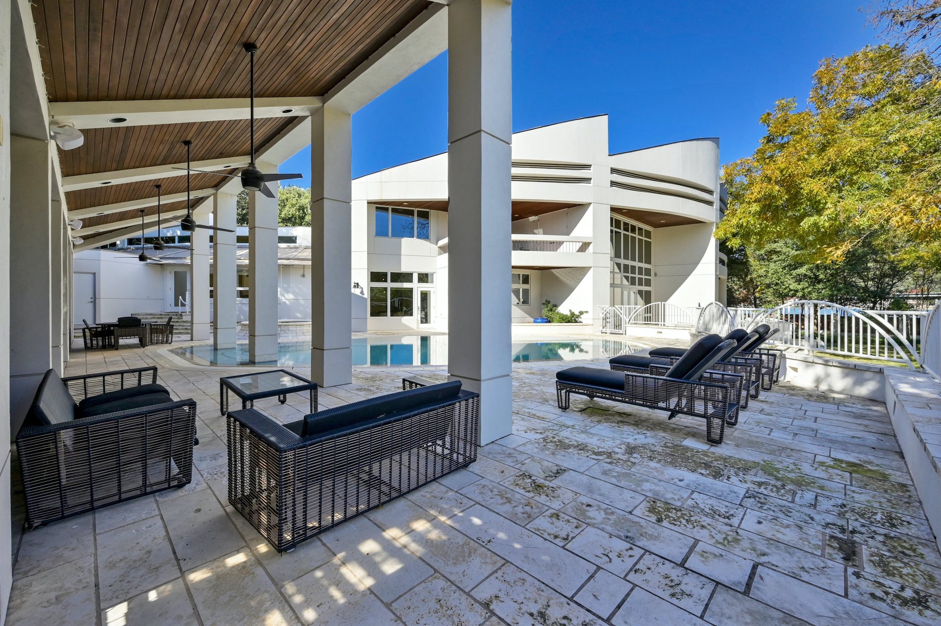 3511 Westlake Drive
