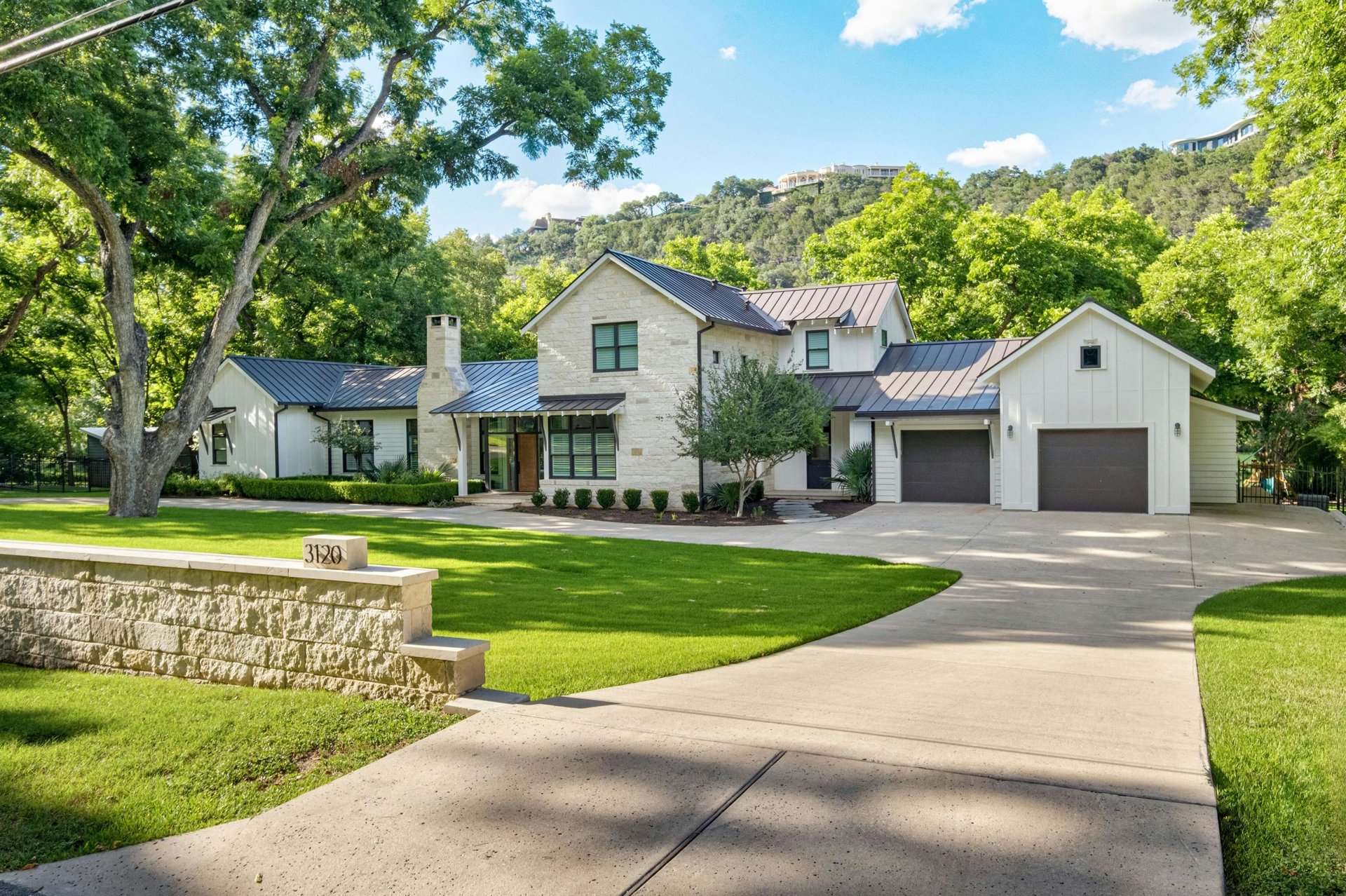 3120 Edgewater Drive